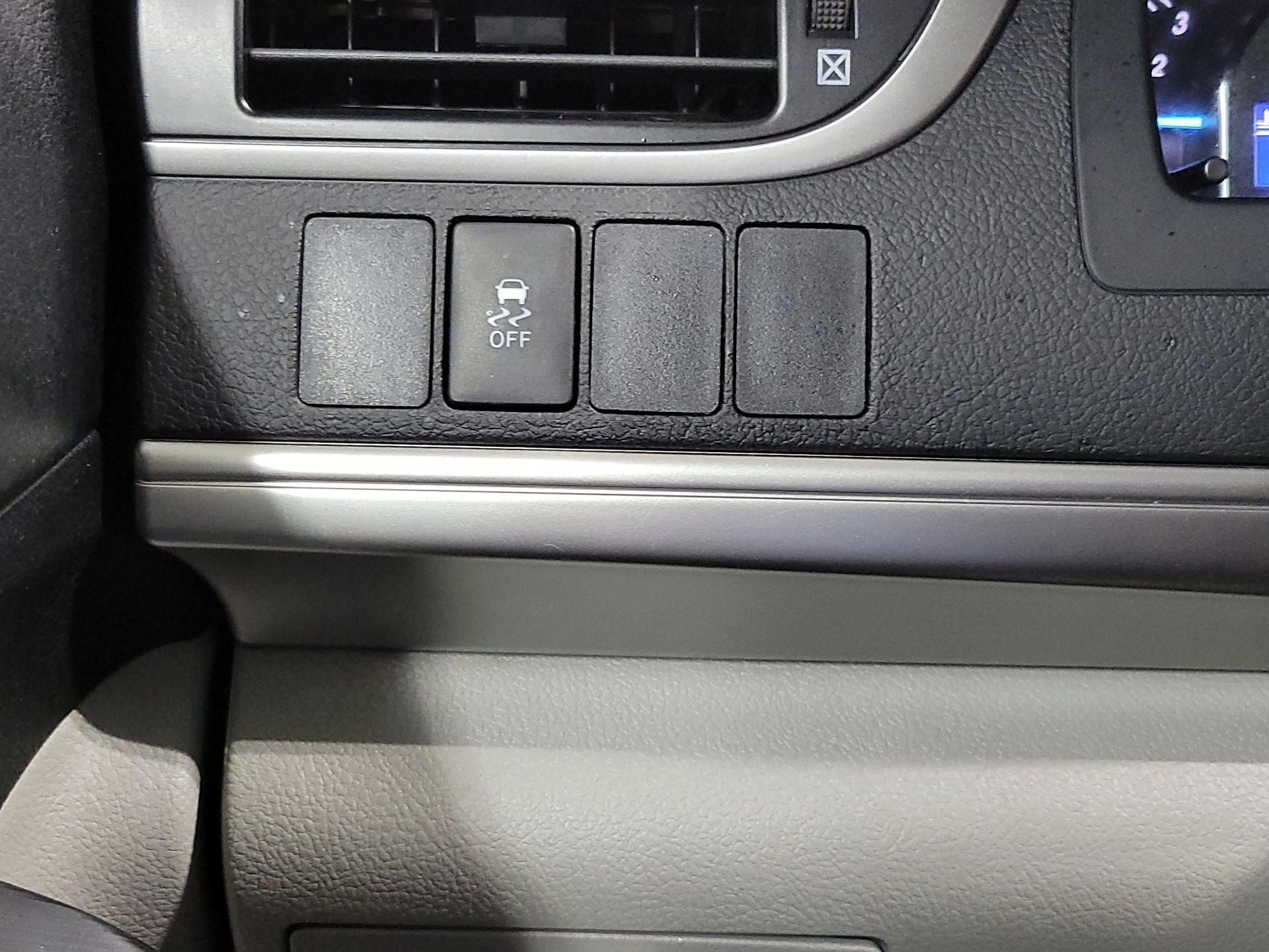 Thumbnail: 2014 Toyota Camry - 13
