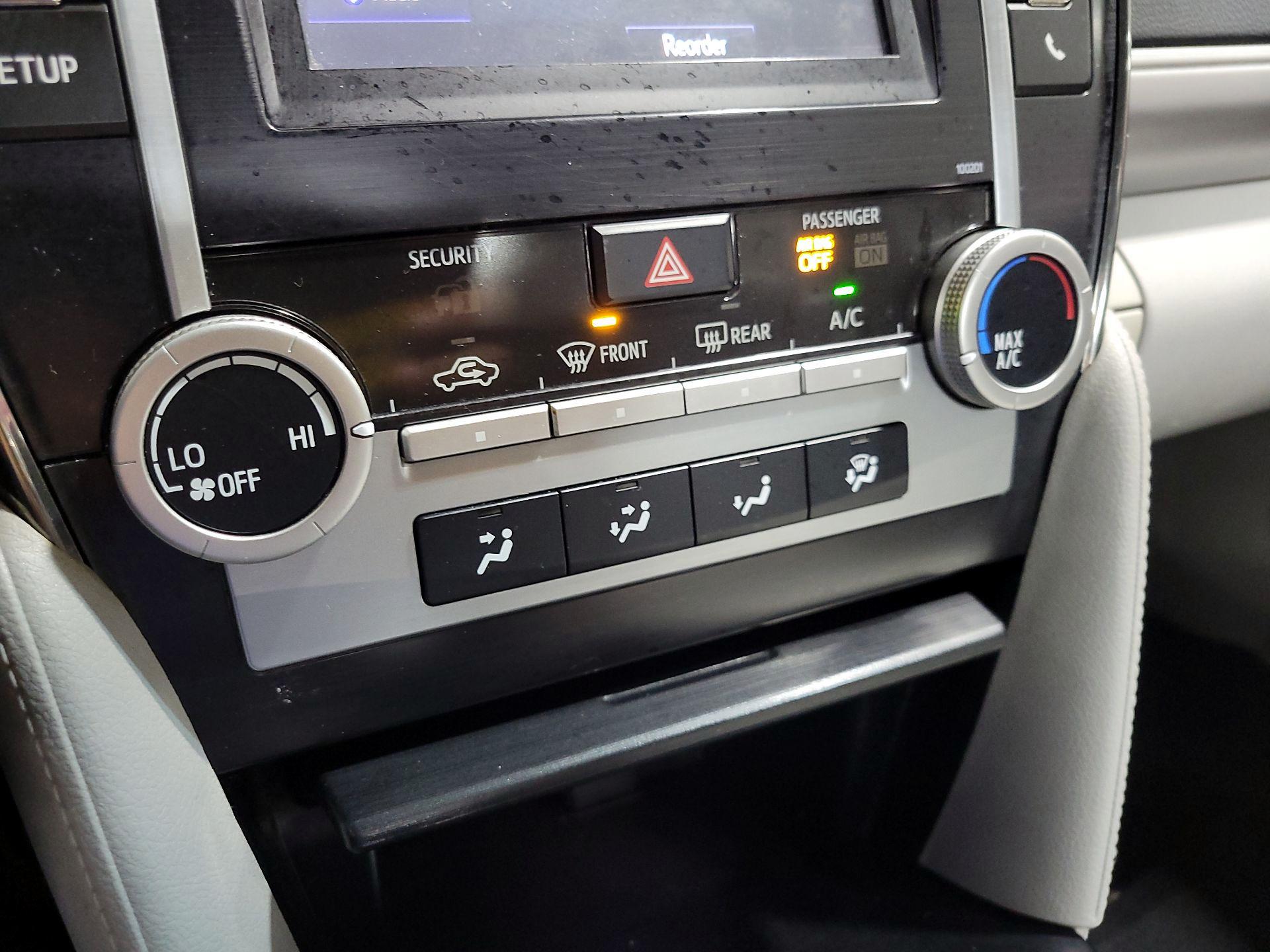 Thumbnail: 2014 Toyota Camry - 16