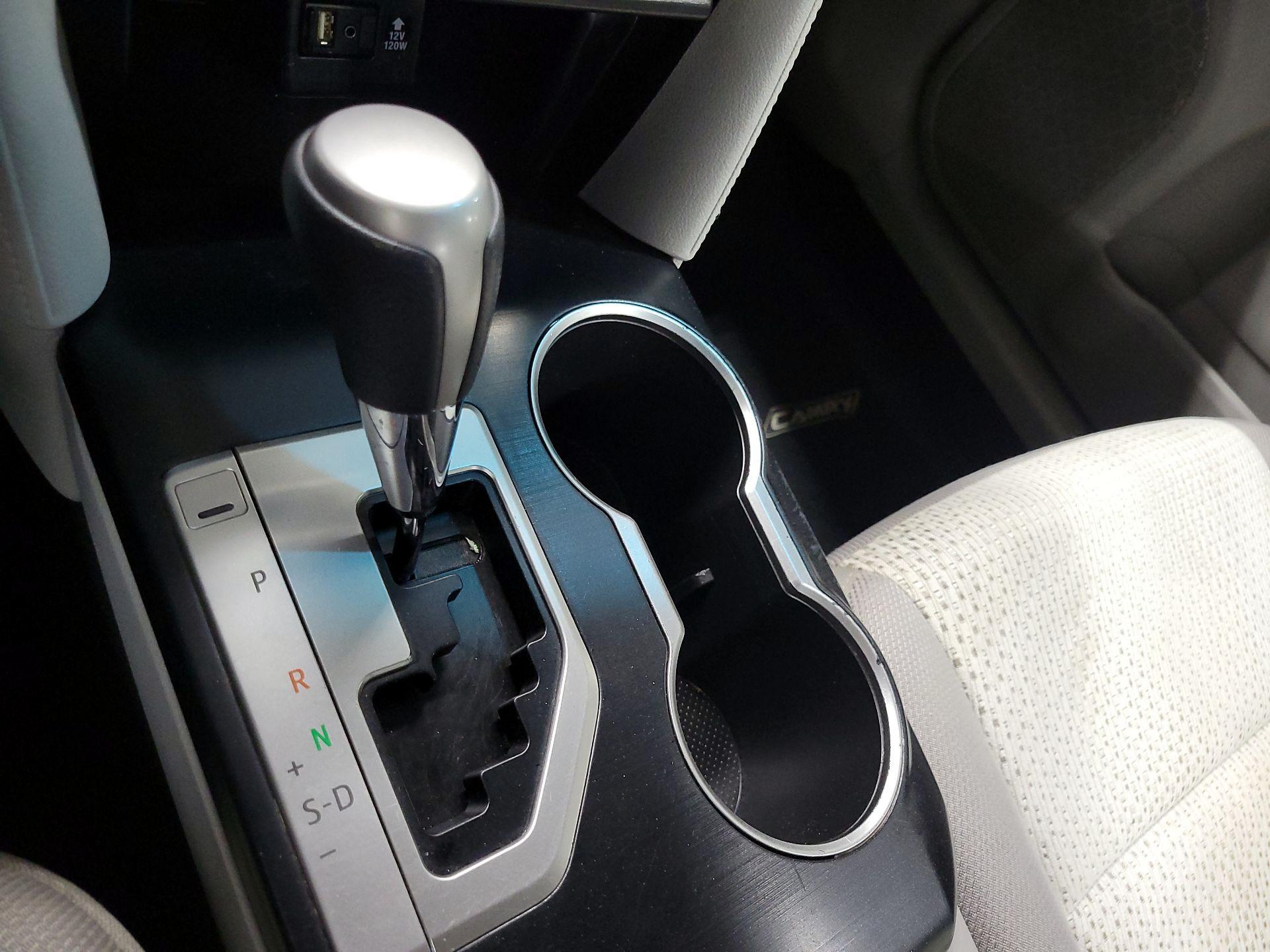 Thumbnail: 2014 Toyota Camry - 17