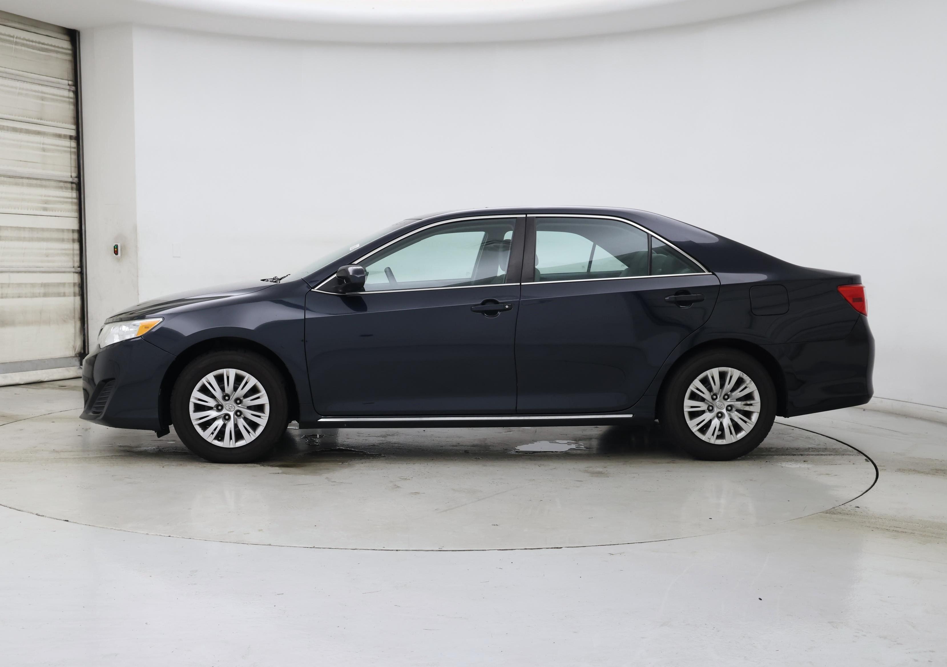 Thumbnail: 2014 Toyota Camry - 3