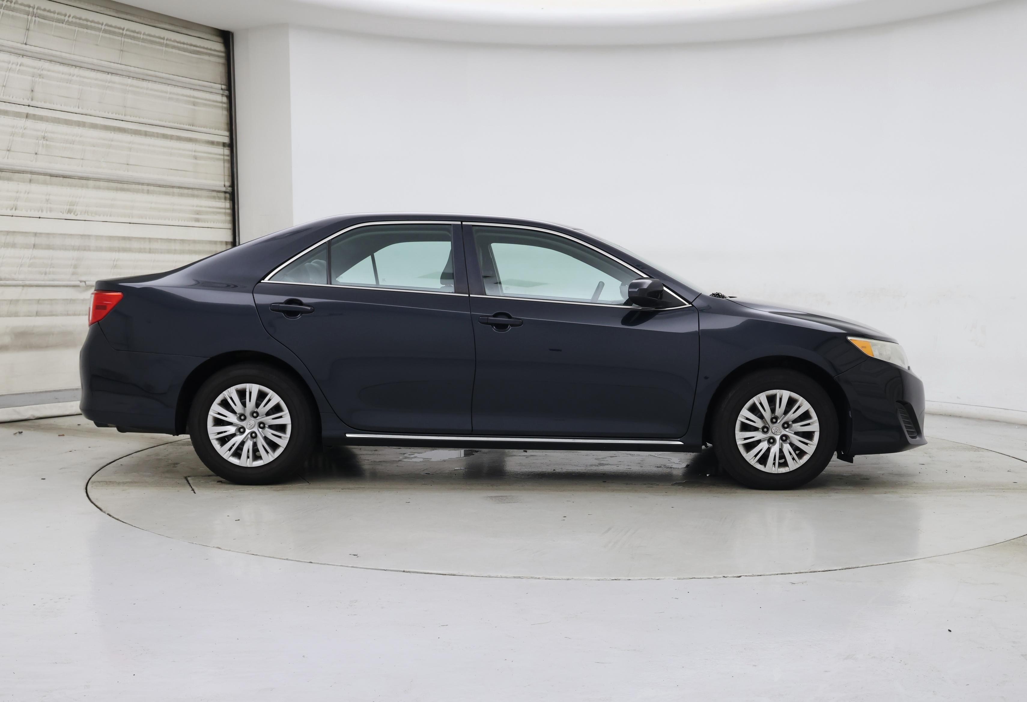 Thumbnail: 2014 Toyota Camry - 7
