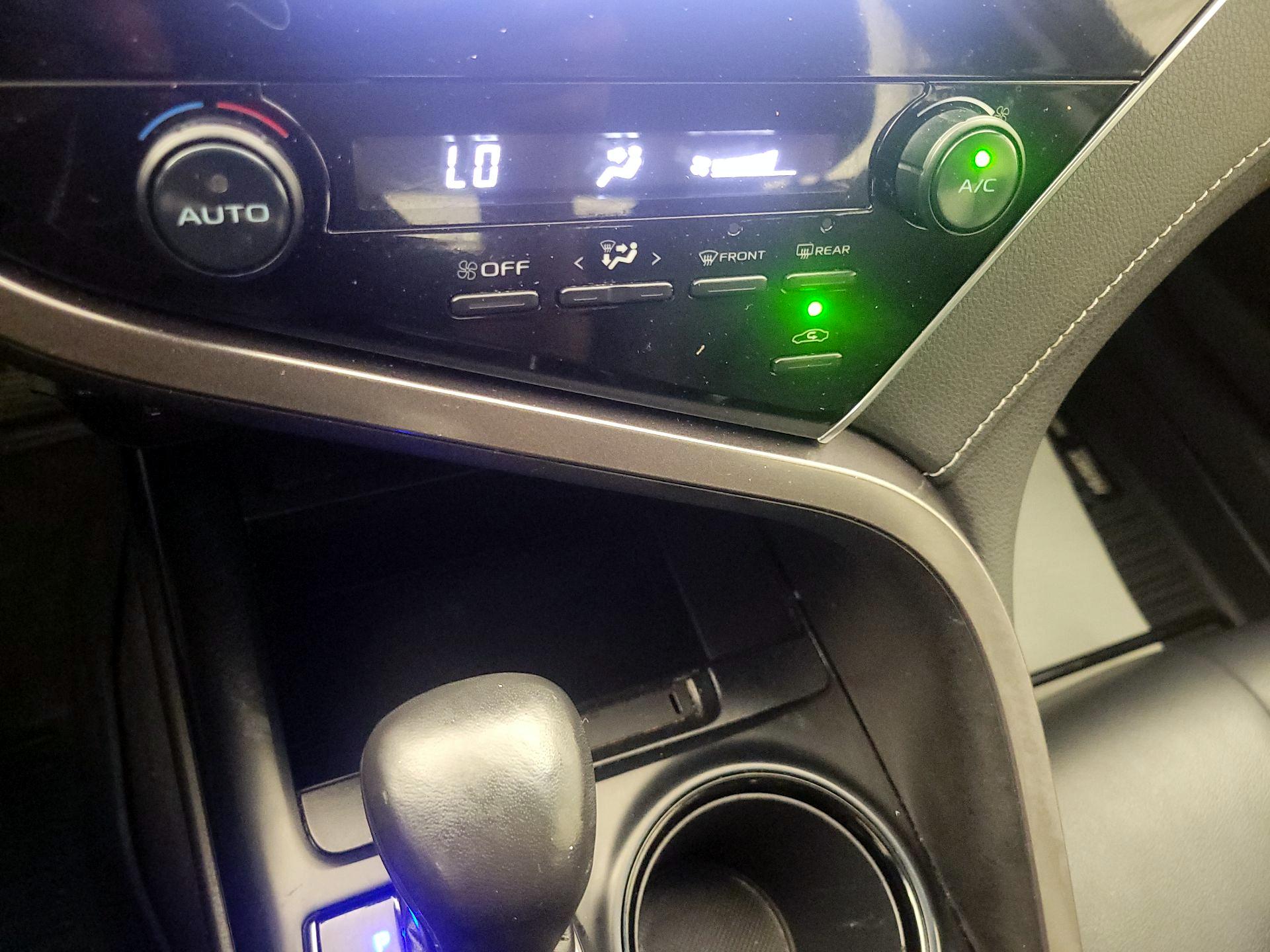 Thumbnail: 2018 Toyota Camry - 16