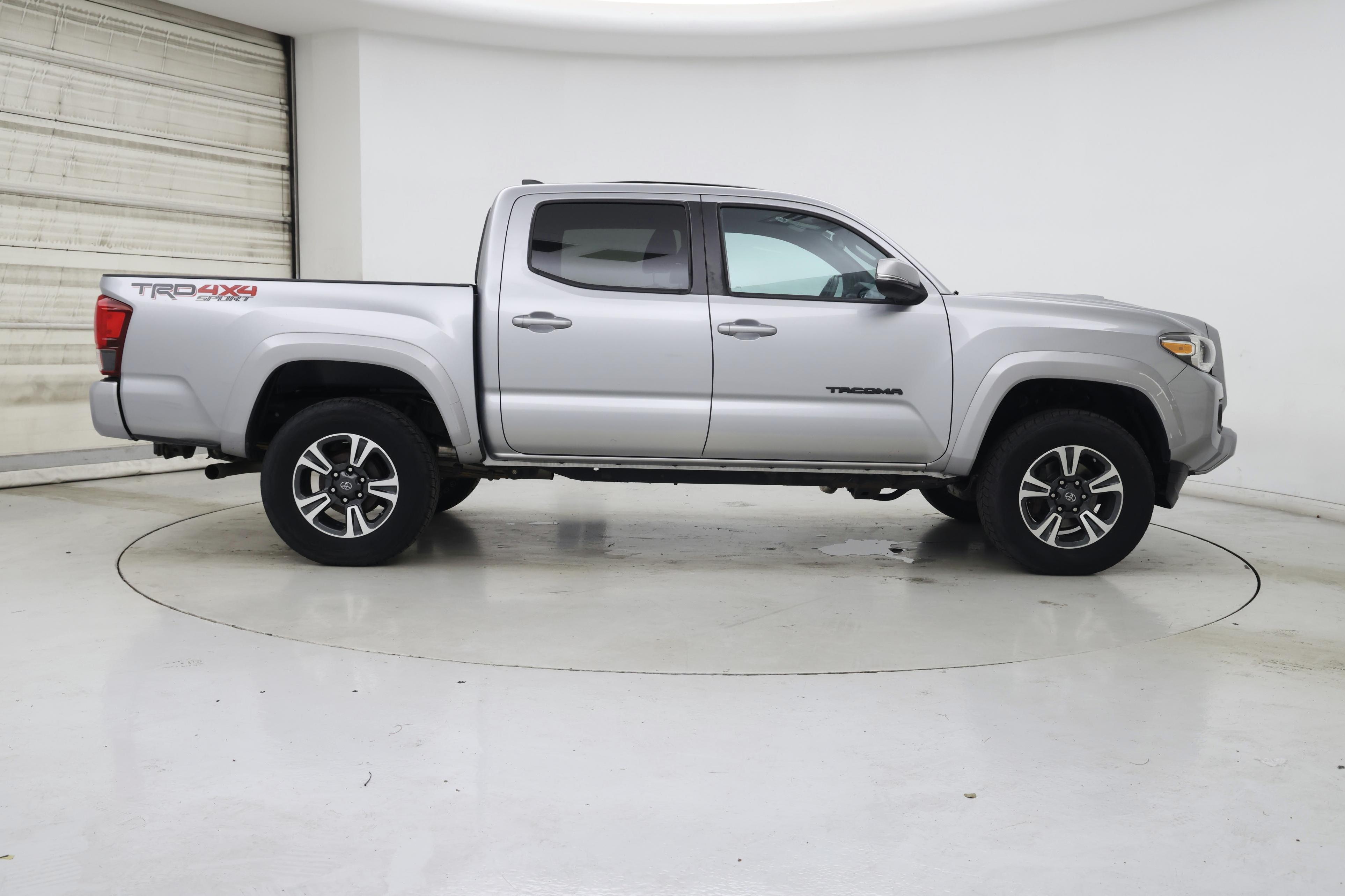 Thumbnail: 2019 Toyota Tacoma - 7