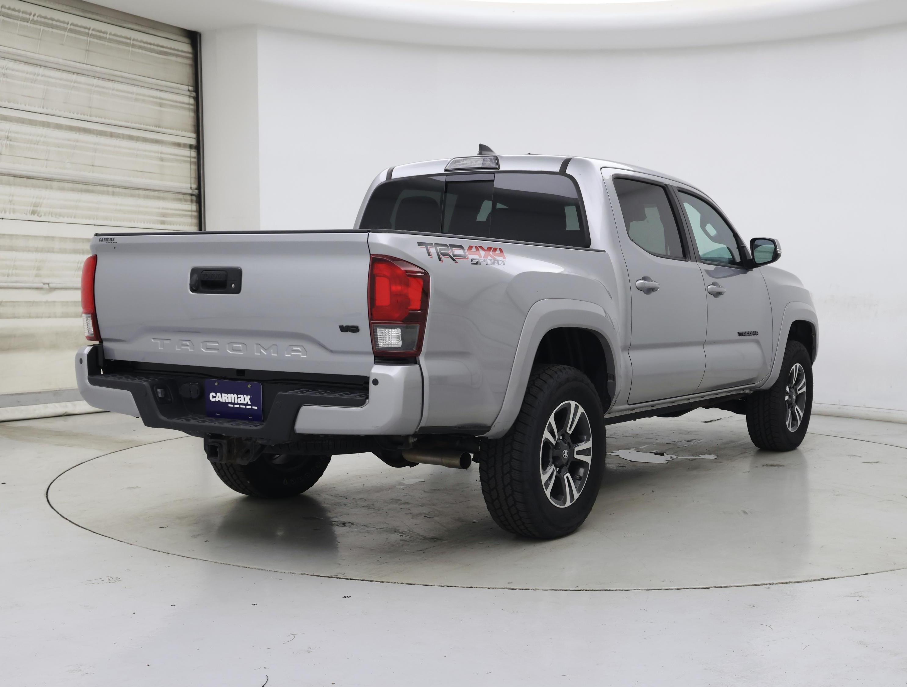 Thumbnail: 2019 Toyota Tacoma - 8