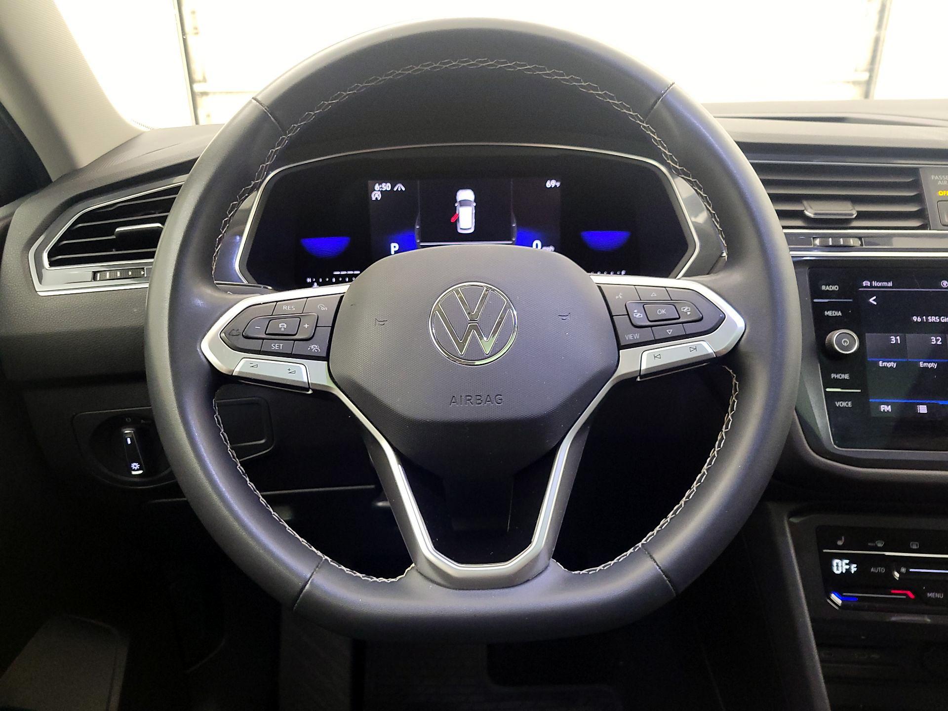 Thumbnail: 2023 Volkswagen Tiguan - 10
