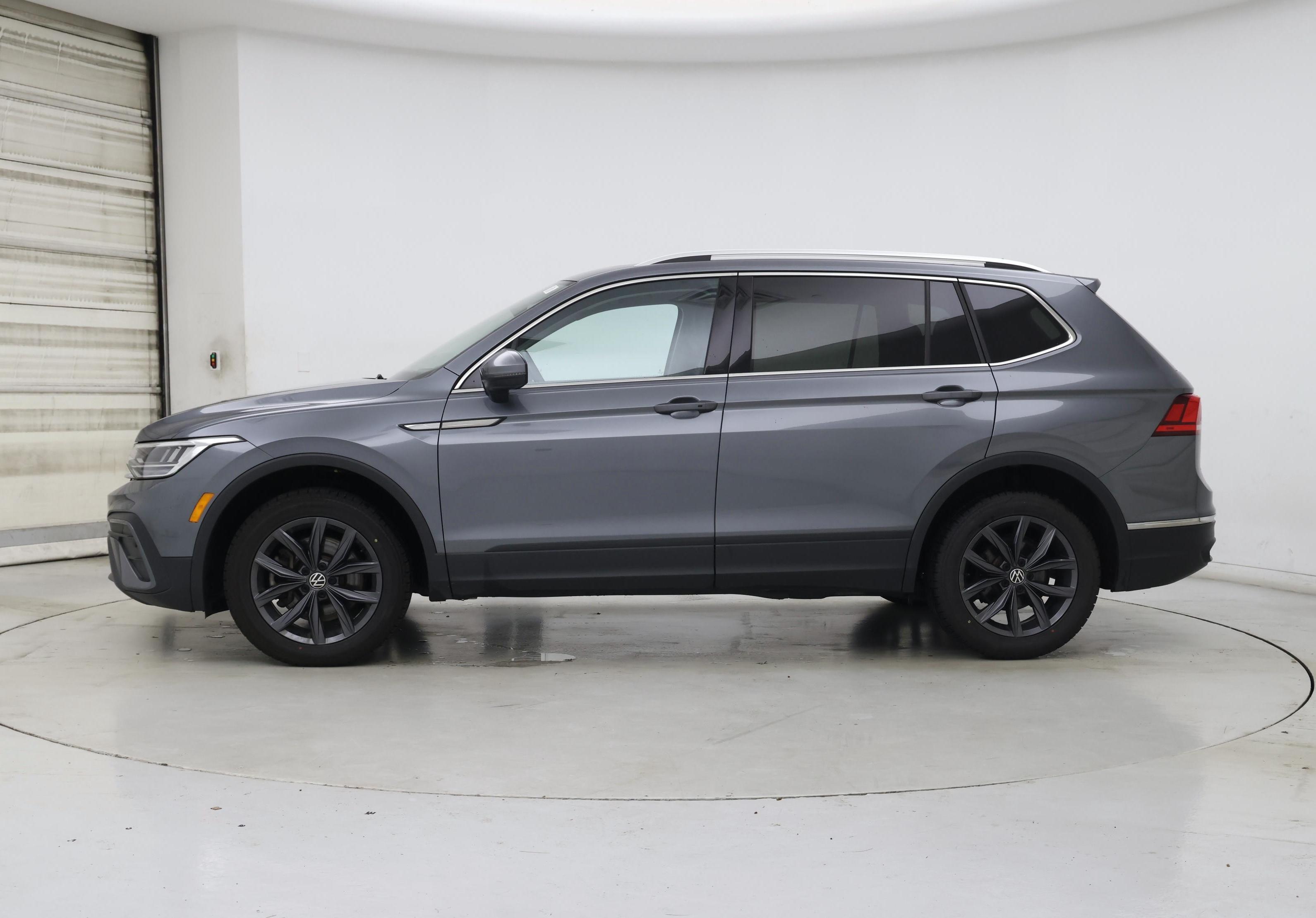 Thumbnail: 2023 Volkswagen Tiguan - 3