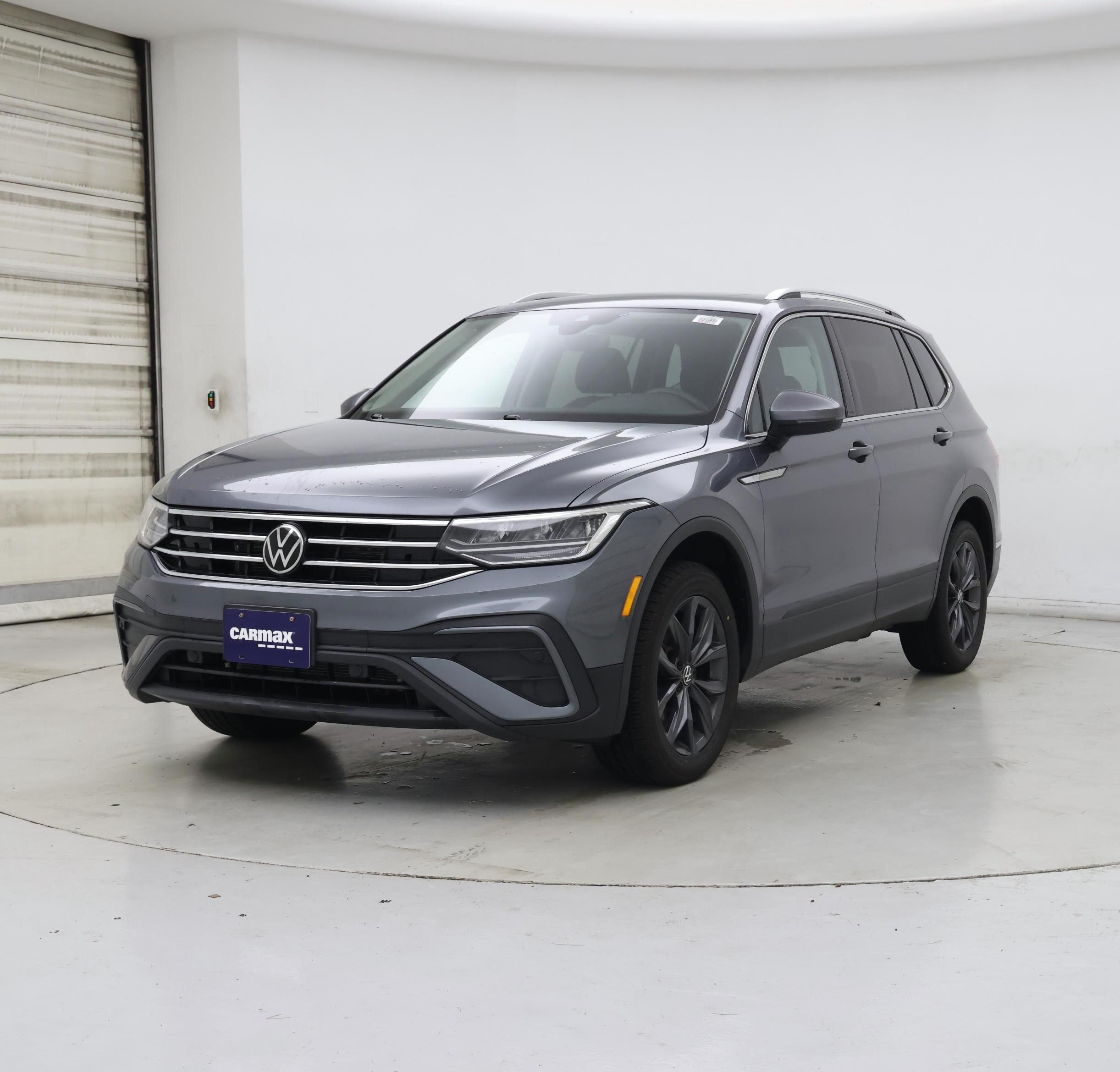 Thumbnail: 2023 Volkswagen Tiguan - 4