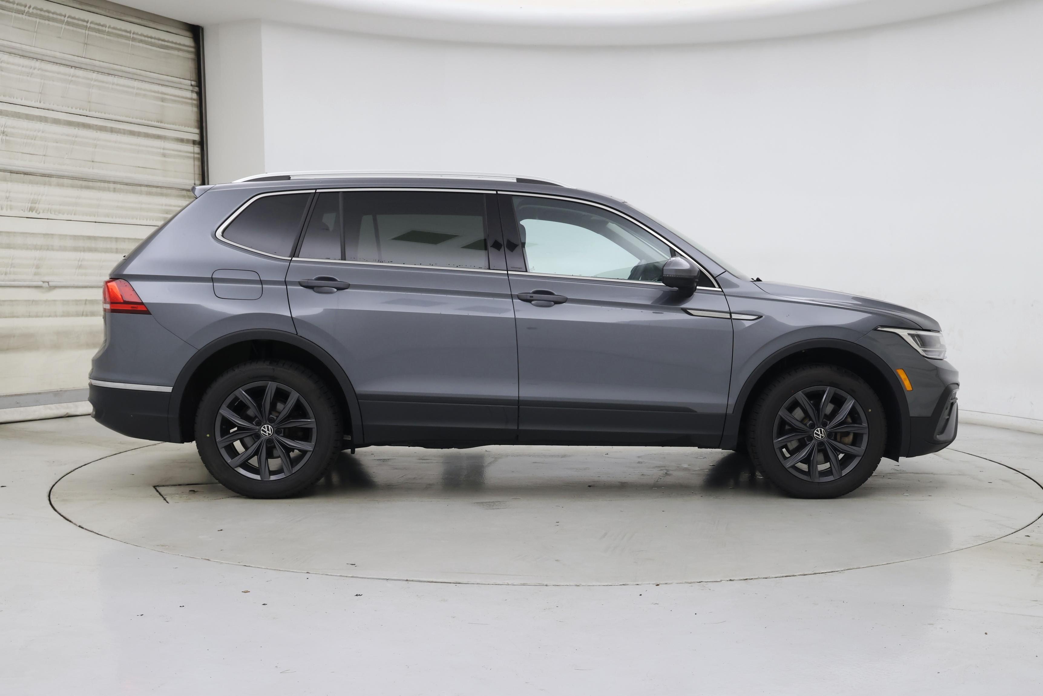 Thumbnail: 2023 Volkswagen Tiguan - 7