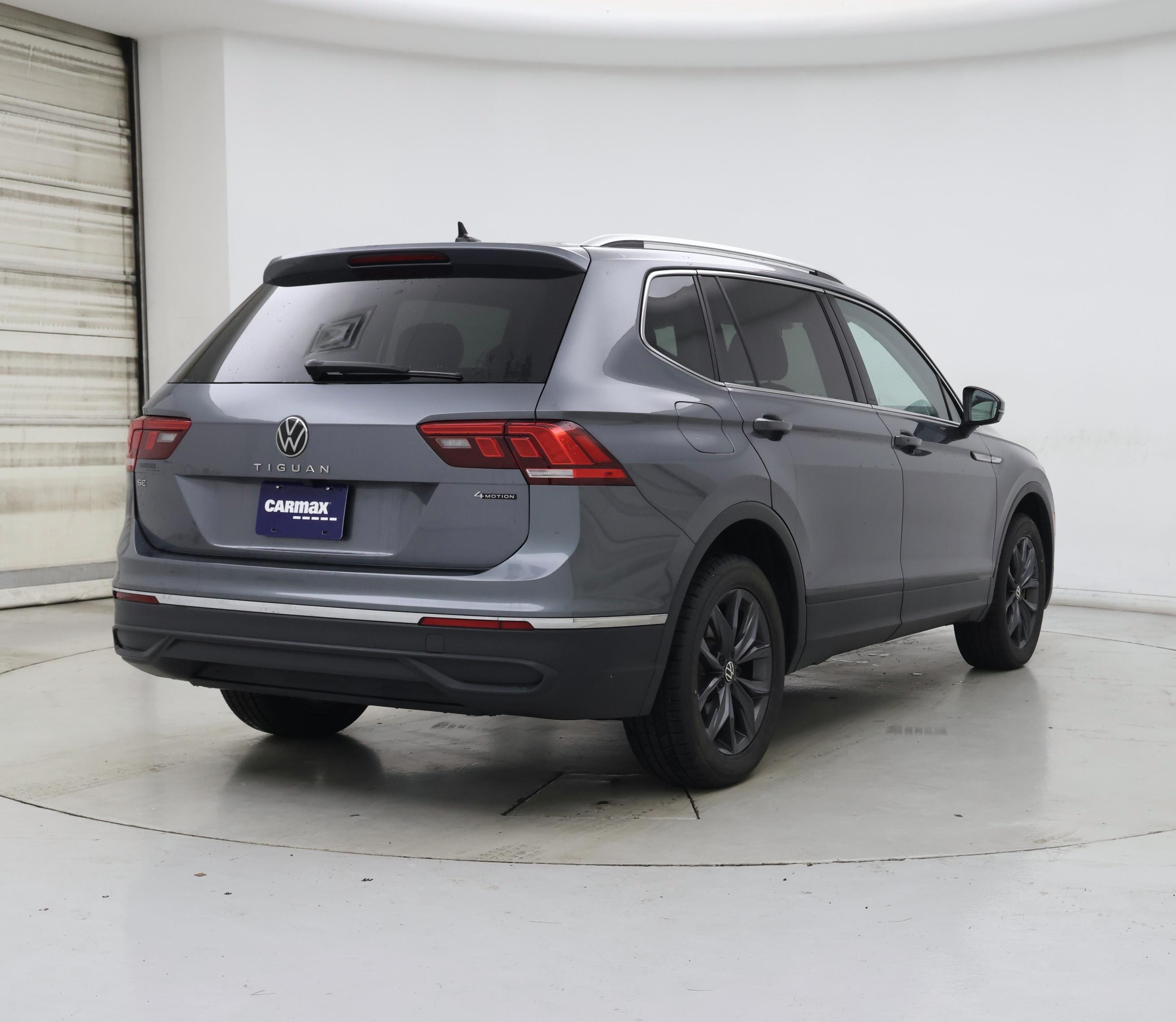 Thumbnail: 2023 Volkswagen Tiguan - 8