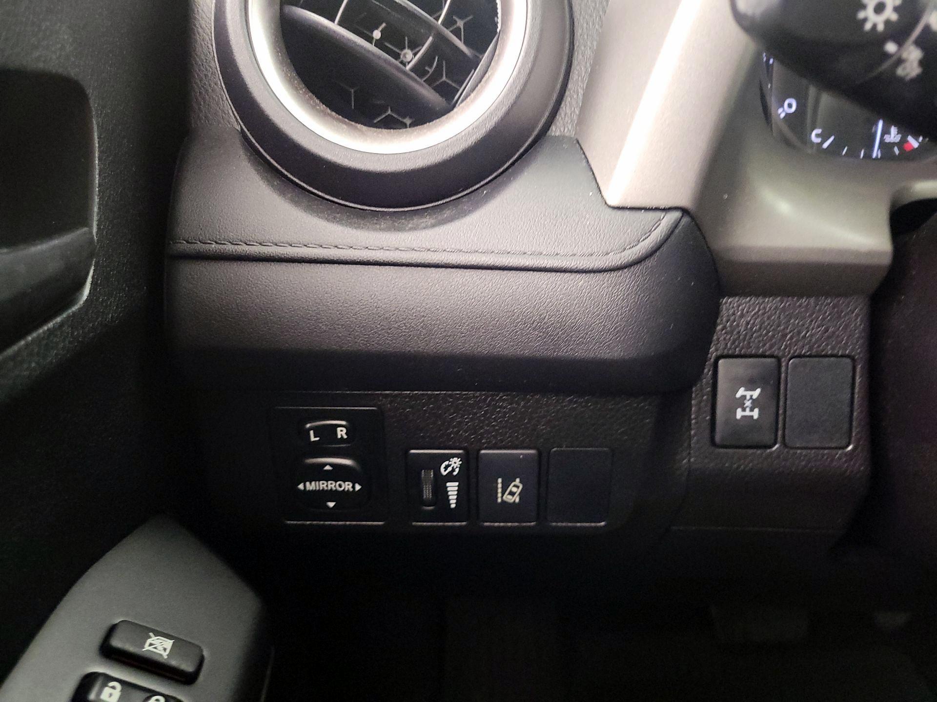 Thumbnail: 2018 Toyota RAV4 - 13