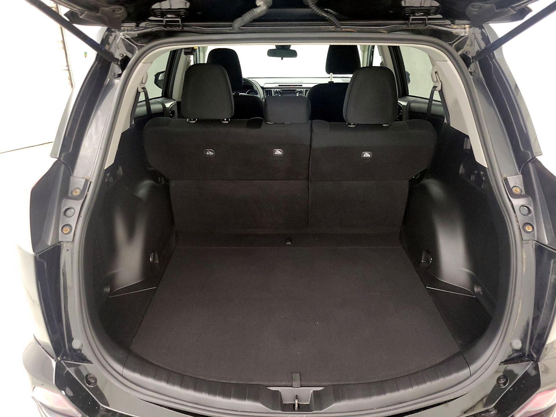 Thumbnail: 2018 Toyota RAV4 - 20