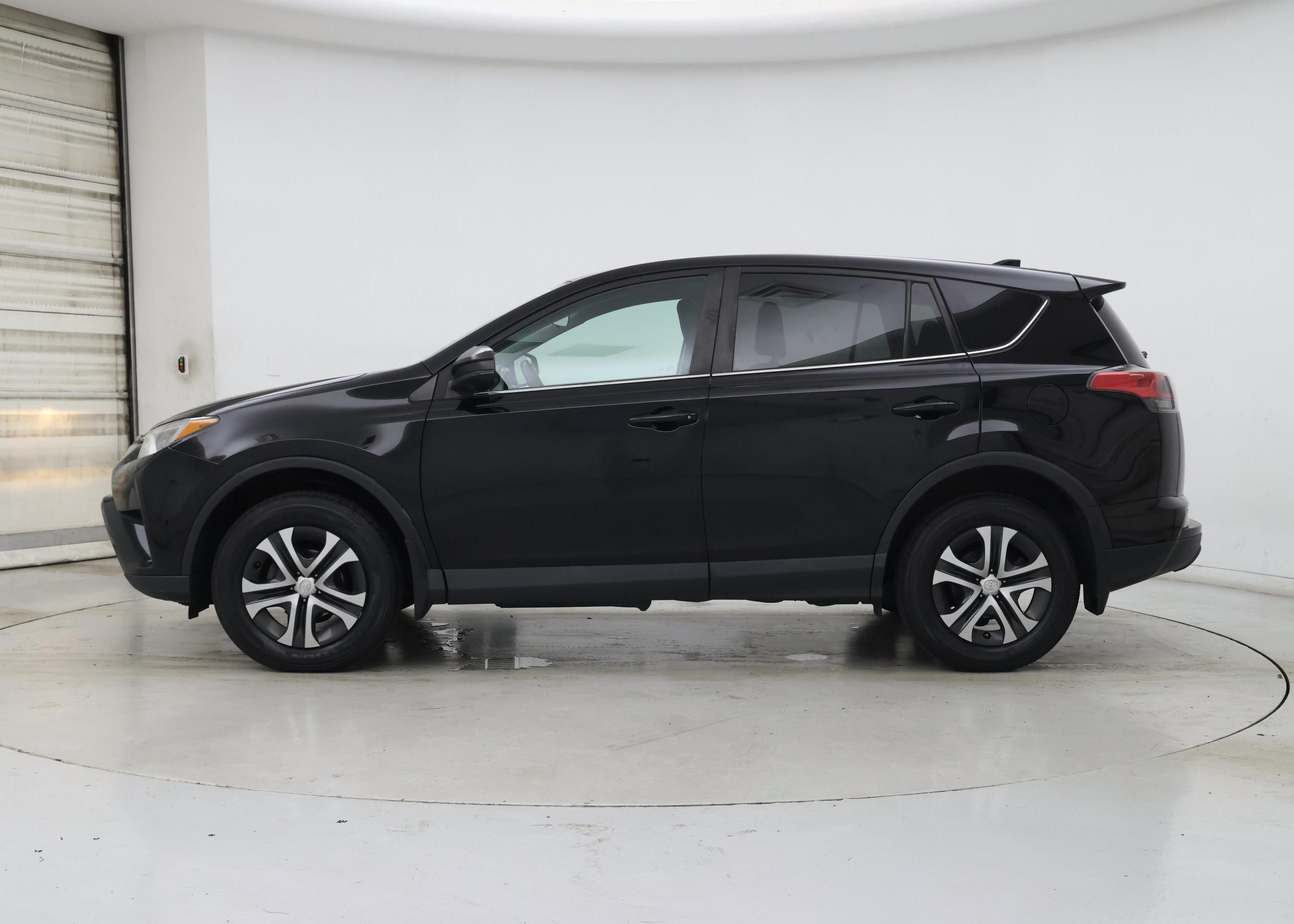 Thumbnail: 2018 Toyota RAV4 - 3
