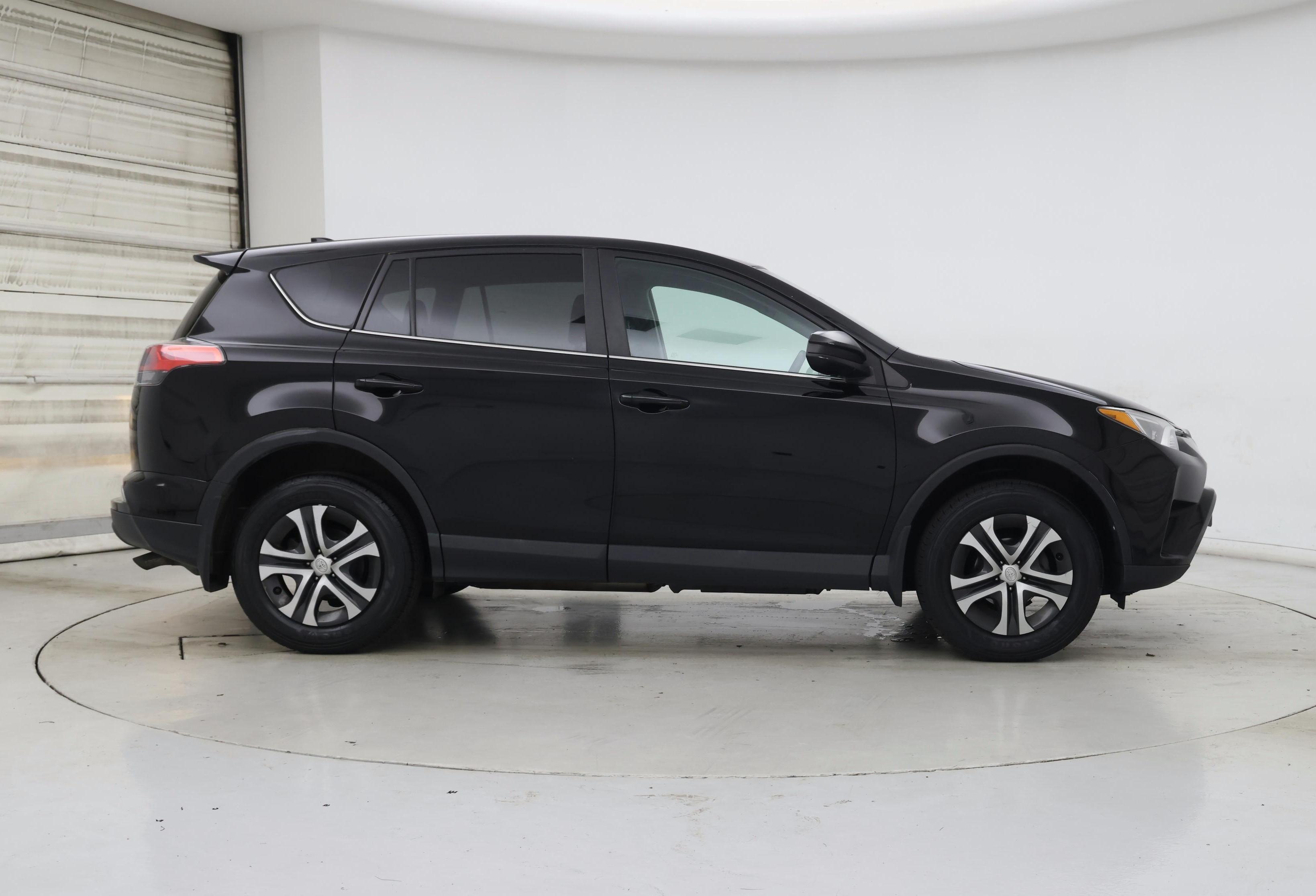 Thumbnail: 2018 Toyota RAV4 - 7