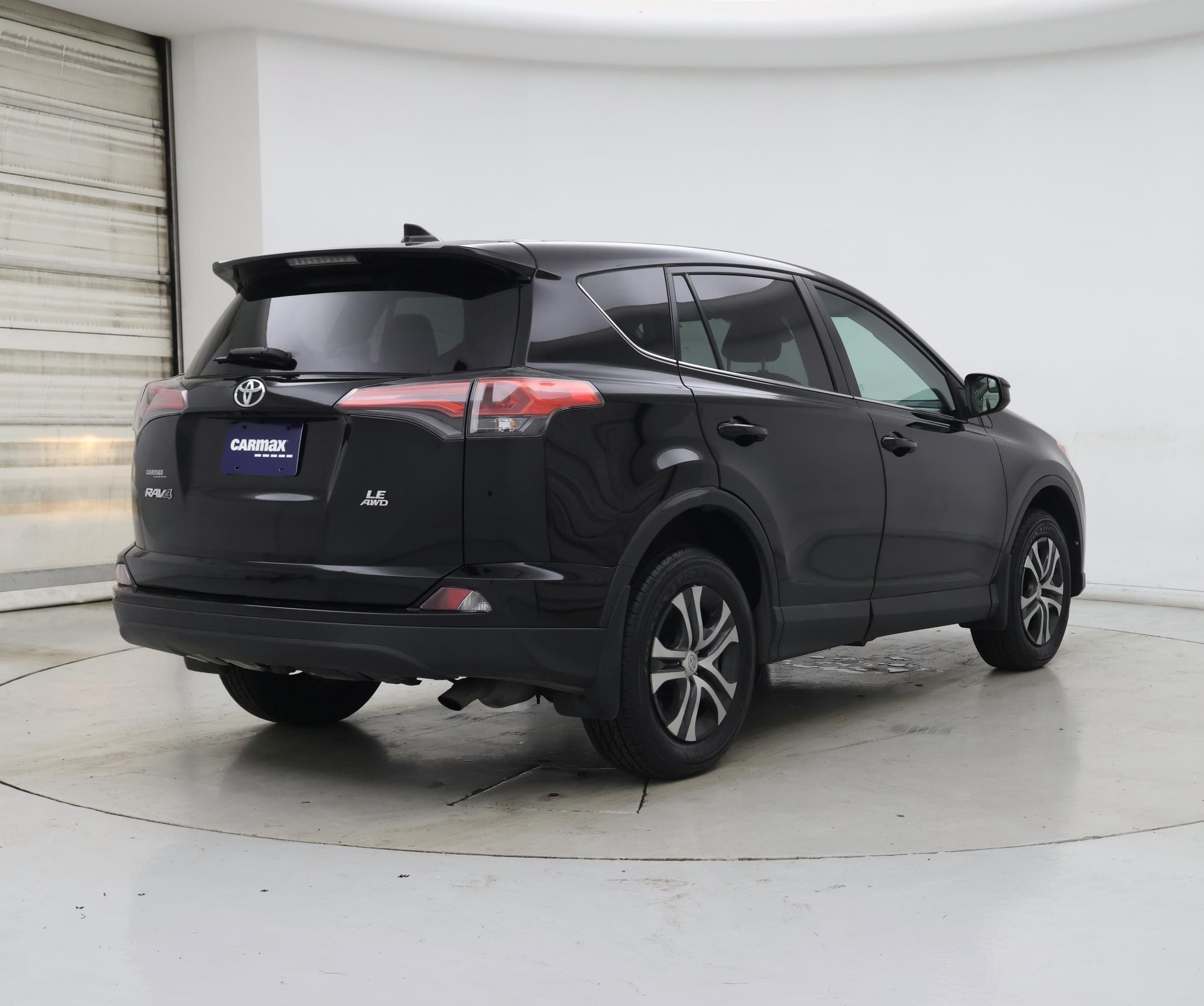Thumbnail: 2018 Toyota RAV4 - 8