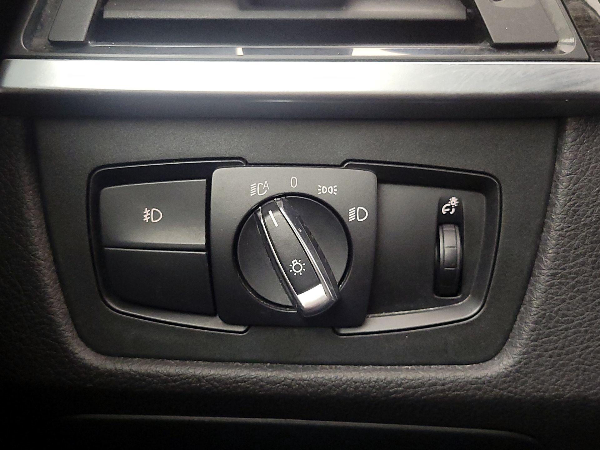 Thumbnail: 2016 BMW 3 Series - 13