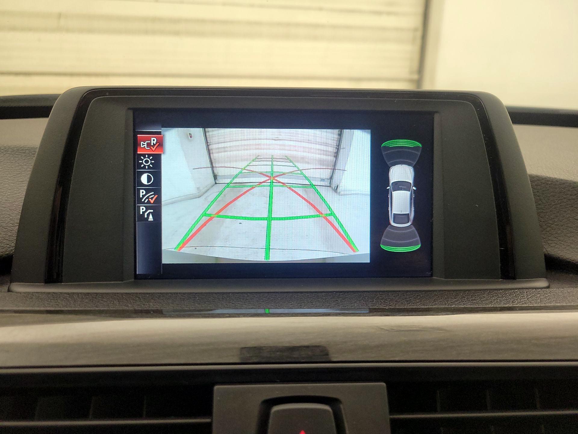 Thumbnail: 2016 BMW 3 Series - 14