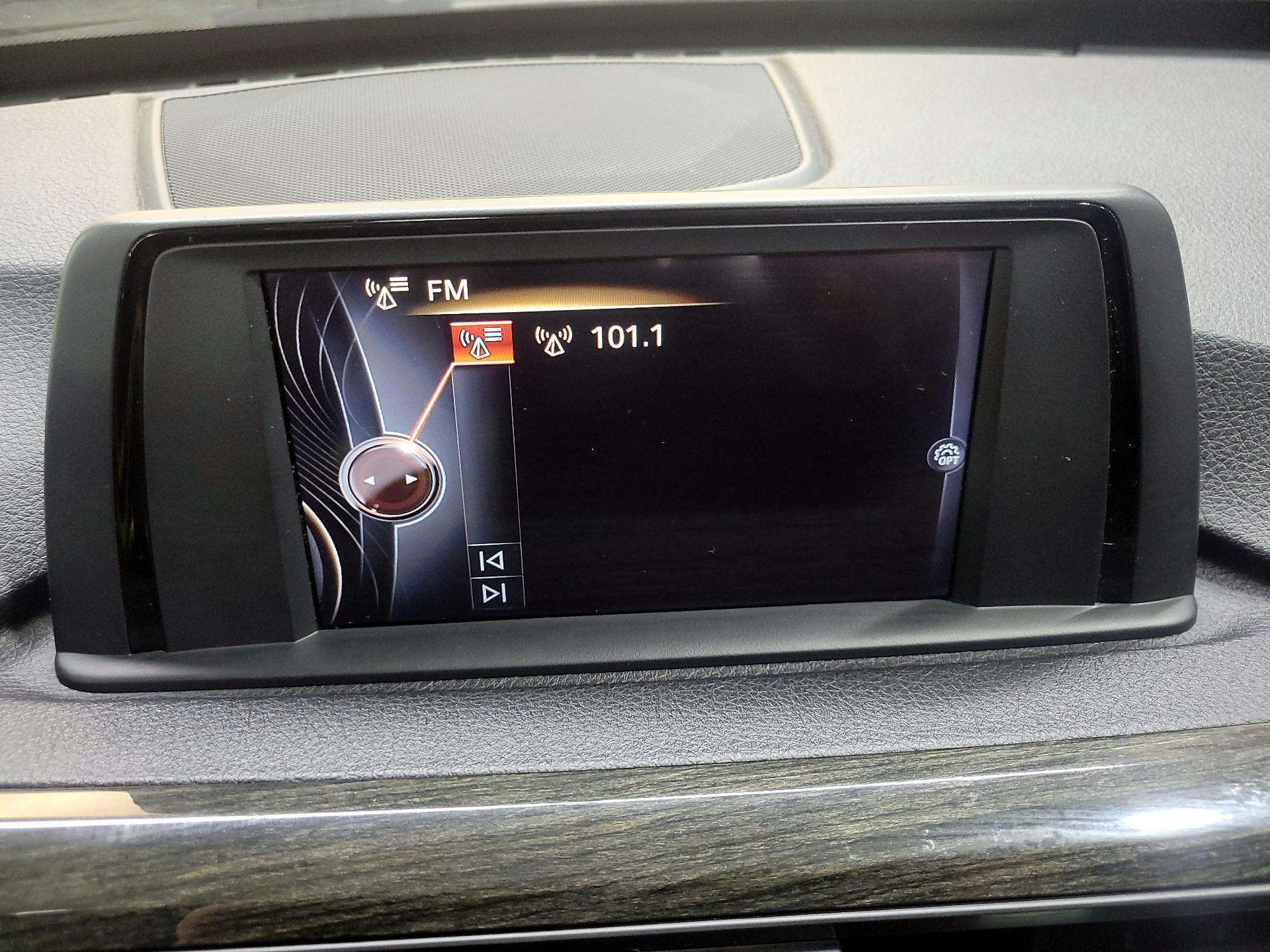 Thumbnail: 2016 BMW 3 Series - 15