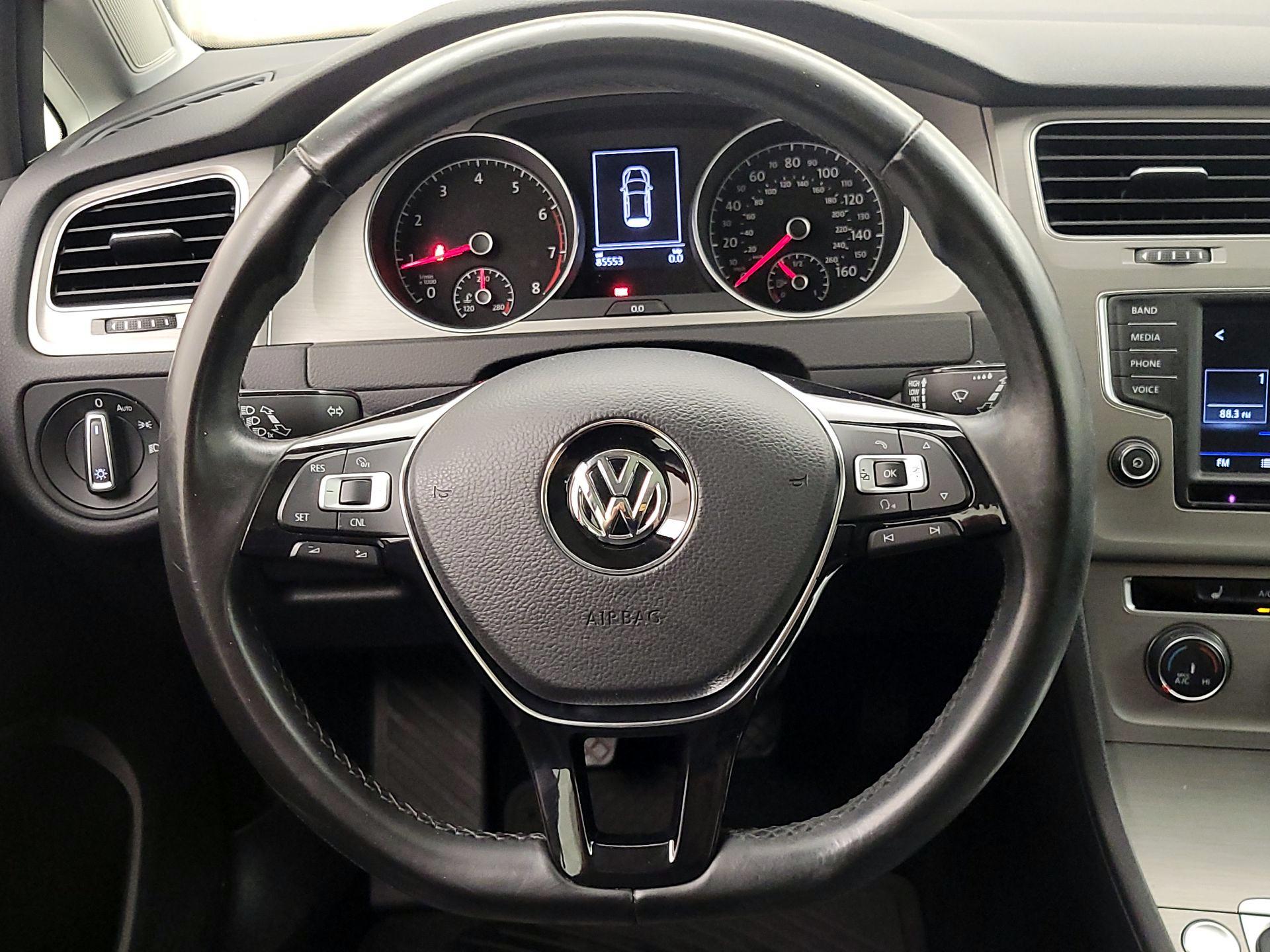 Thumbnail: 2017 Volkswagen Golf - 10