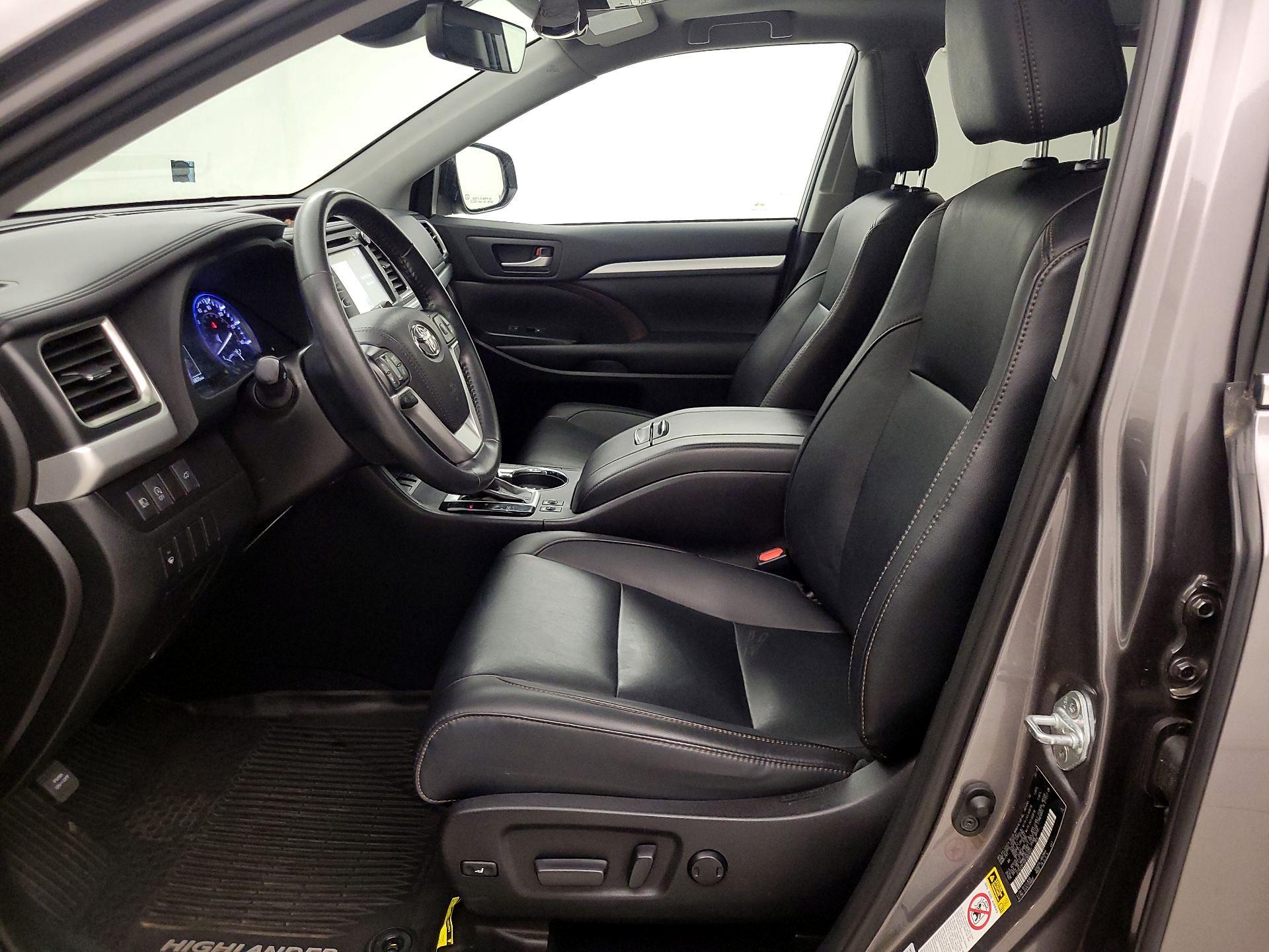 Thumbnail: 2019 Toyota Highlander - 9