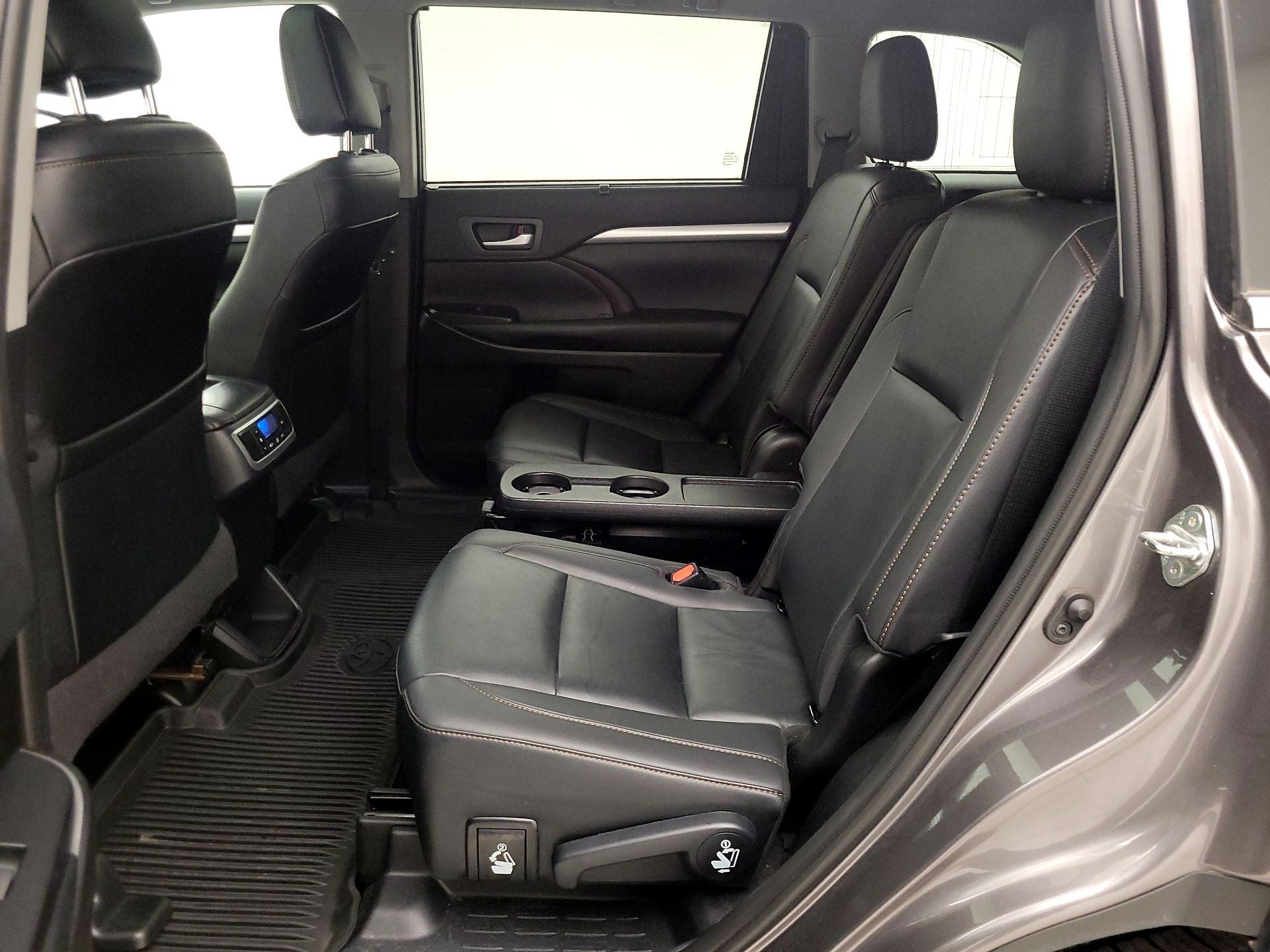Thumbnail: 2019 Toyota Highlander - 19