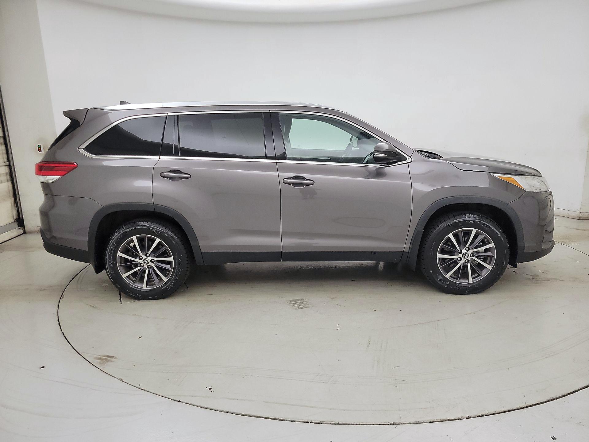 Thumbnail: 2019 Toyota Highlander - 4