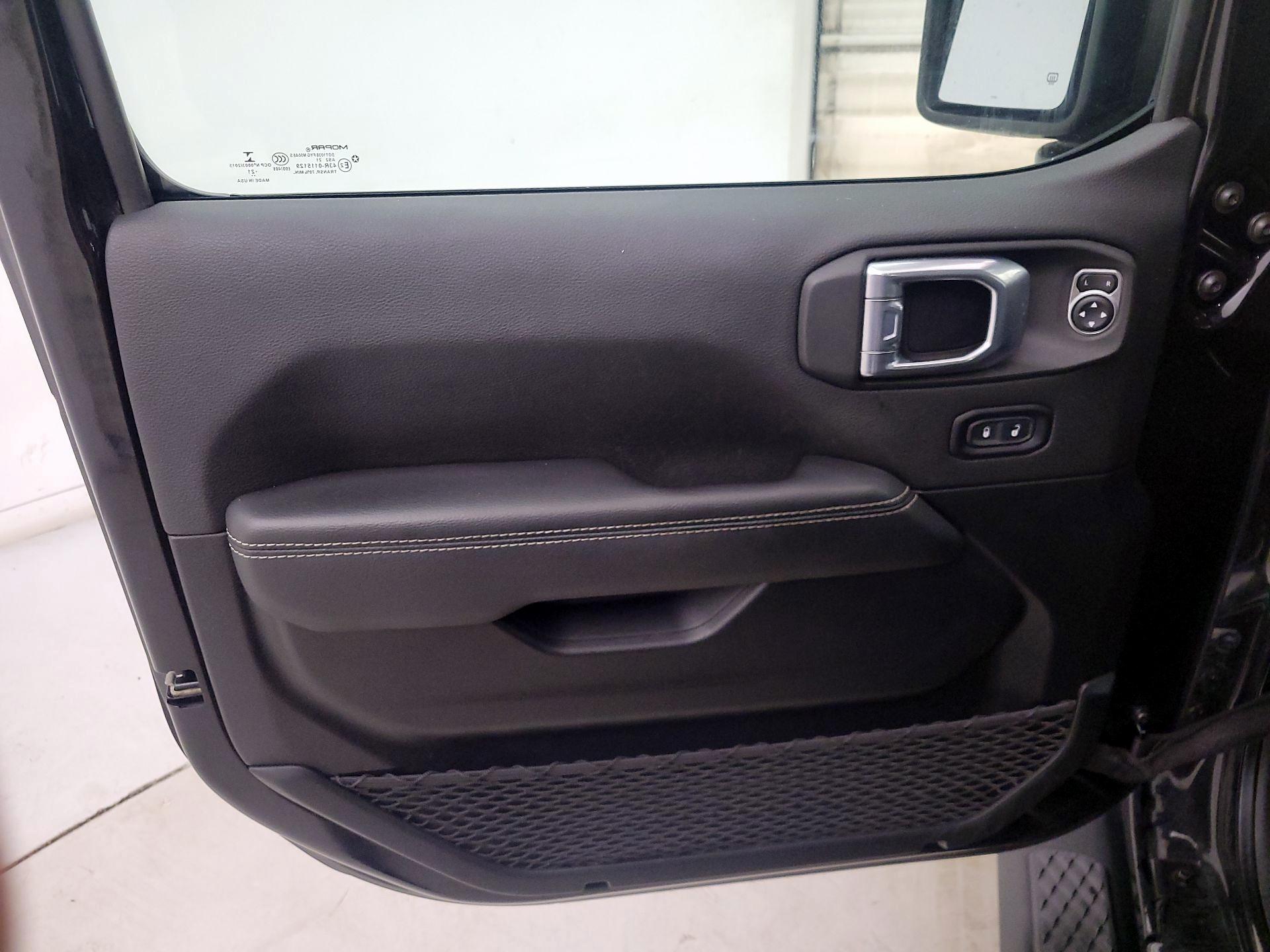 Thumbnail: 2021 Jeep Gladiator - 12