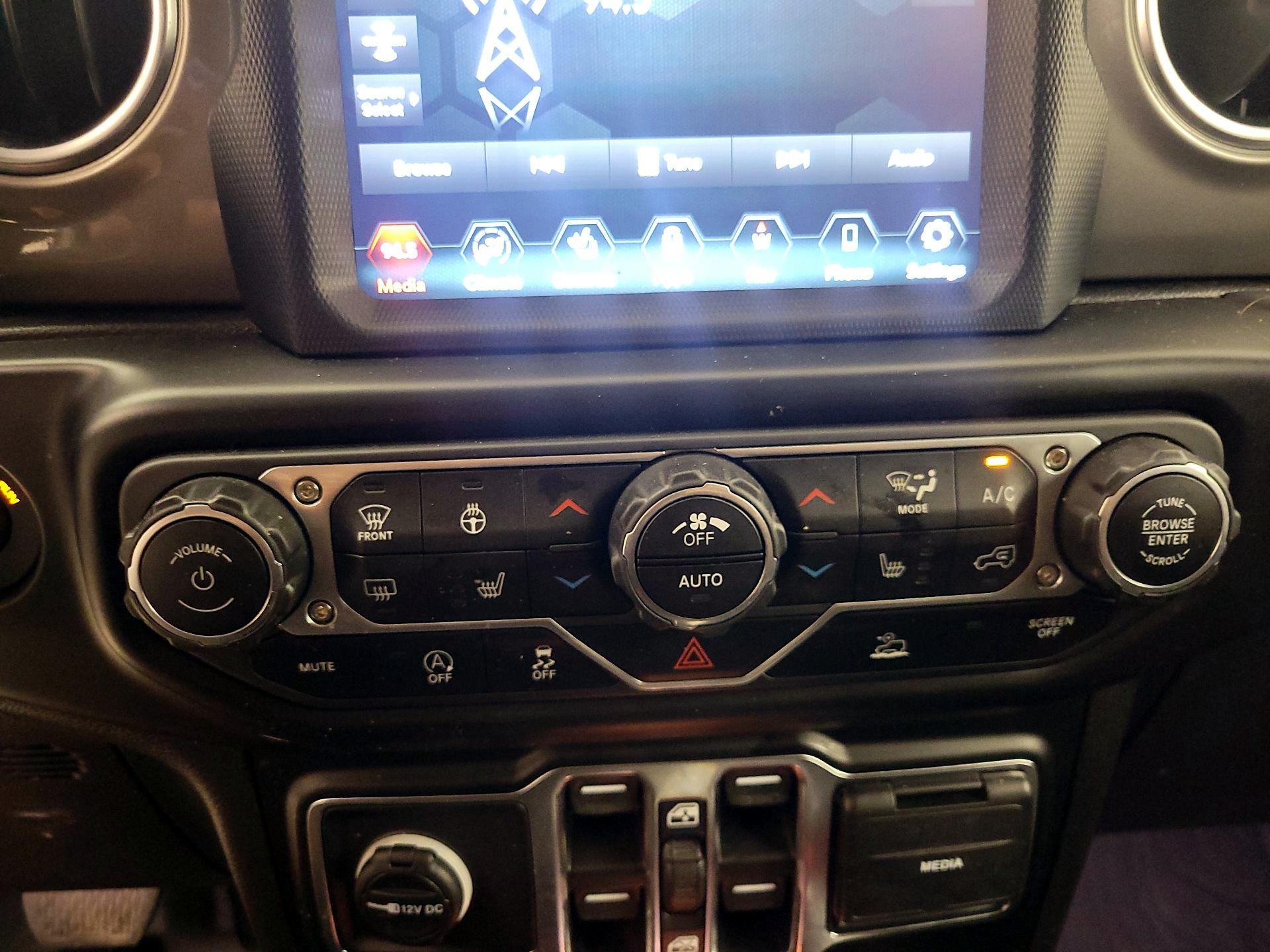 Thumbnail: 2021 Jeep Gladiator - 17