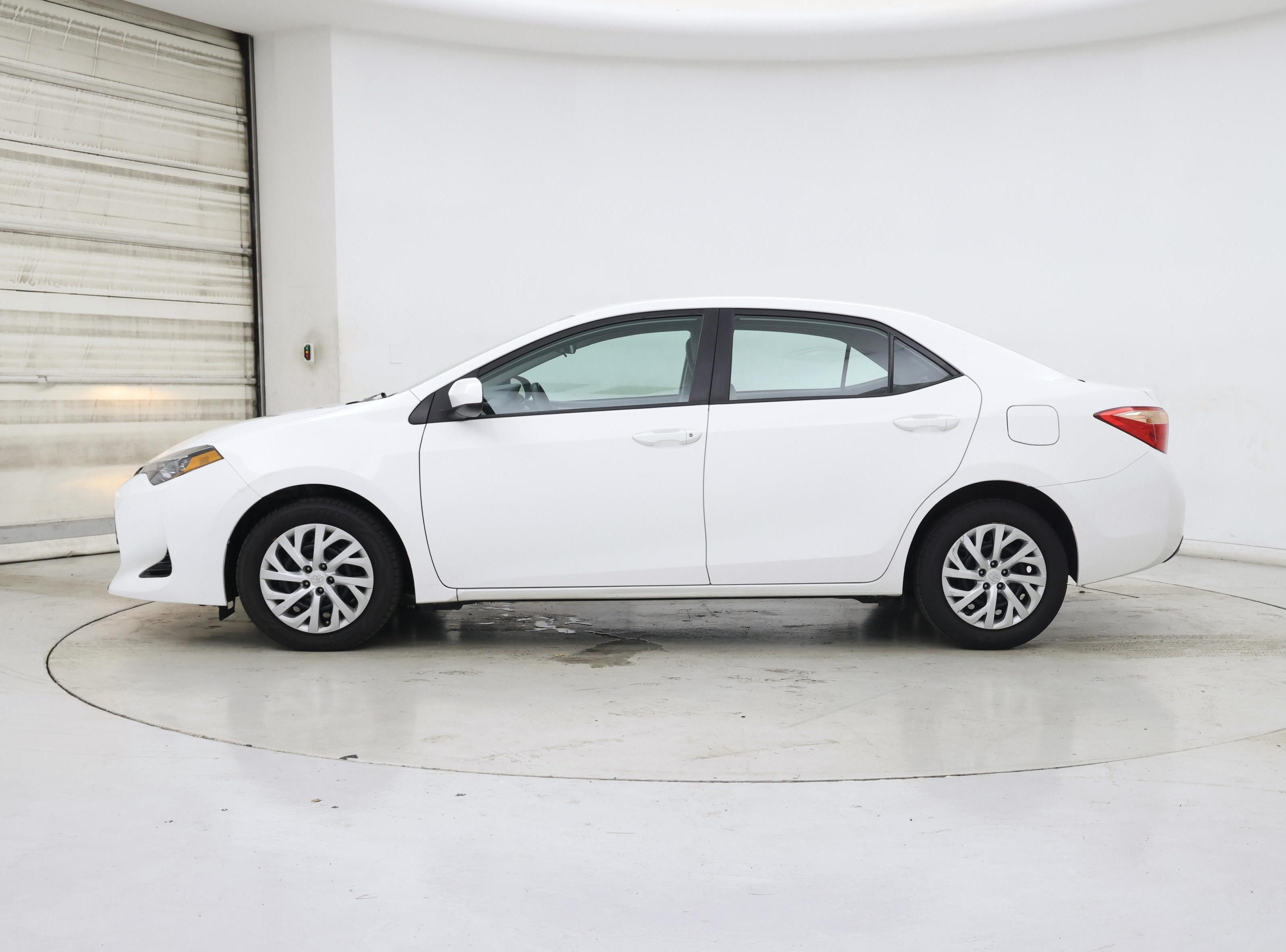 Thumbnail: 2018 Toyota Corolla - 3