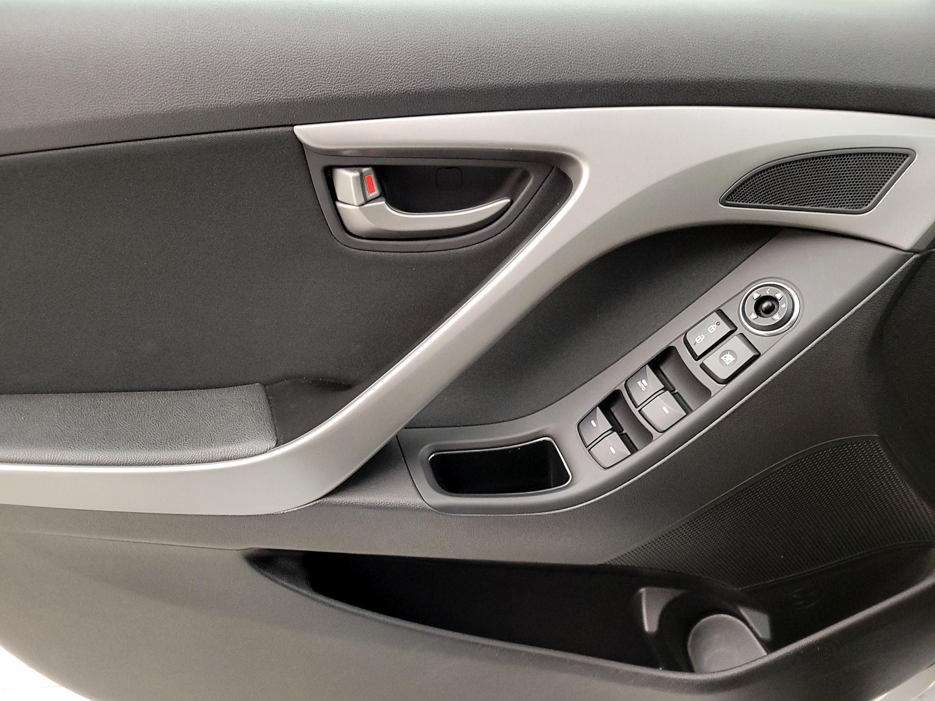 Thumbnail: 2016 Hyundai Elantra - 12