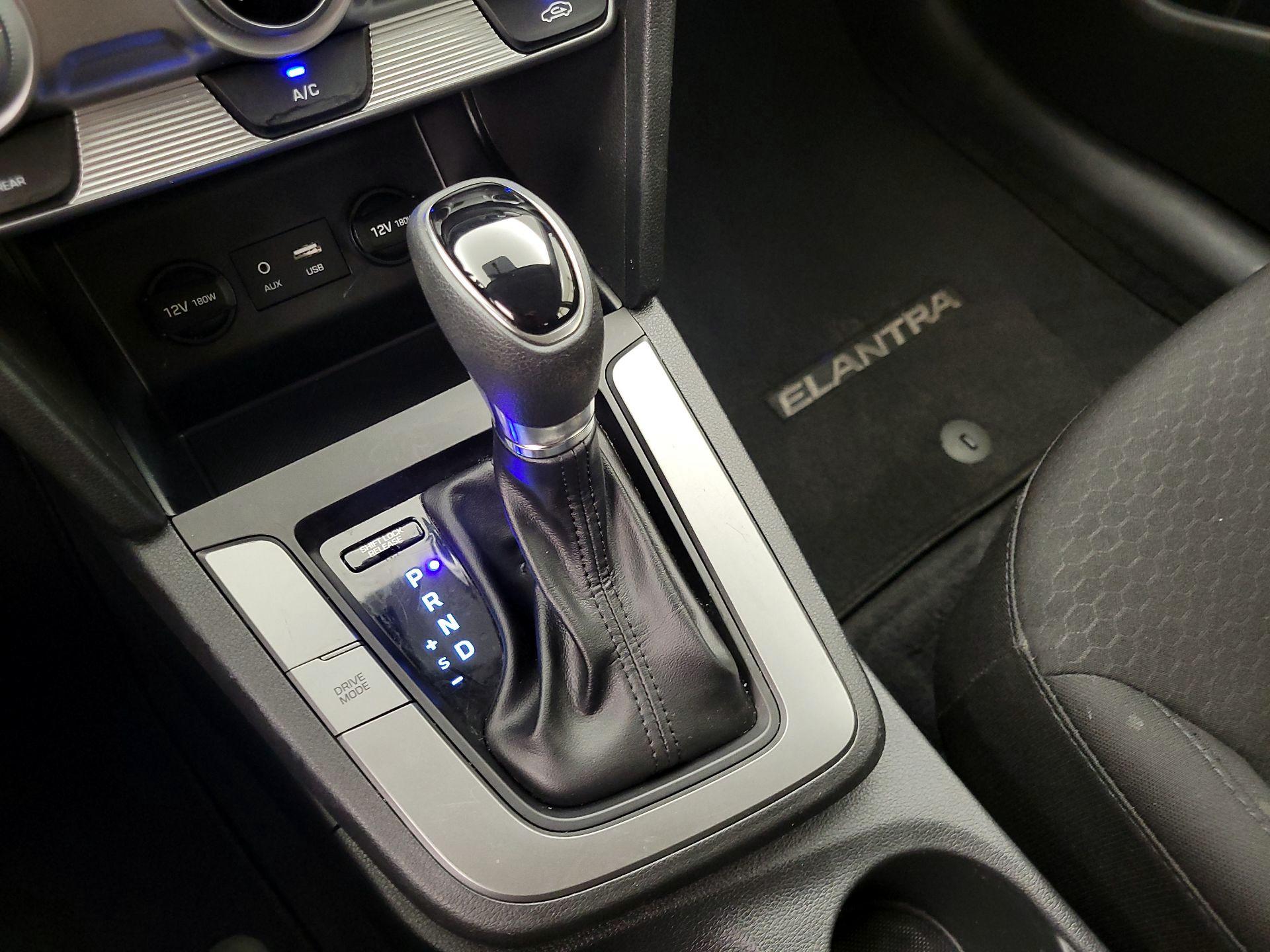 Thumbnail: 2019 Hyundai Elantra - 17