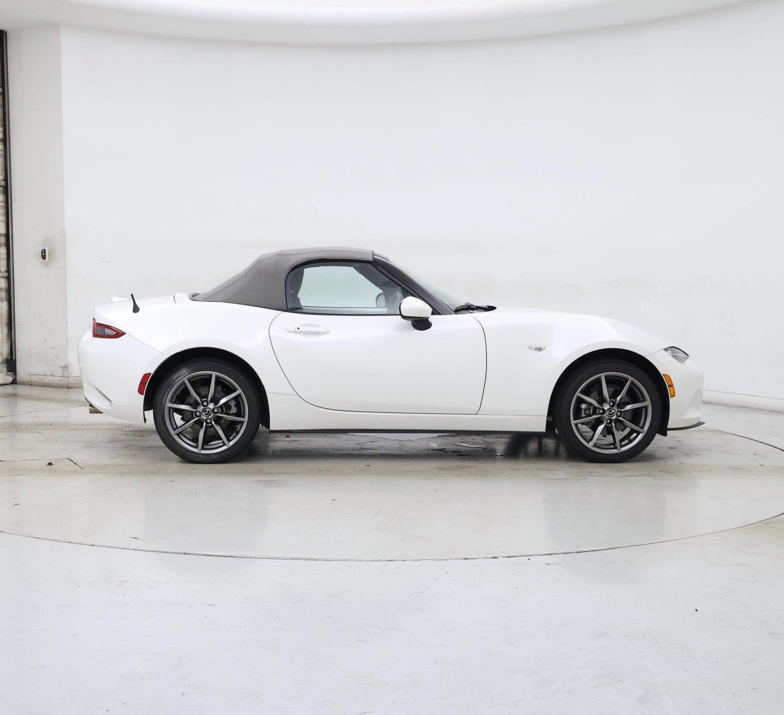 Thumbnail: 2021 Mazda MX-5 Miata - 7