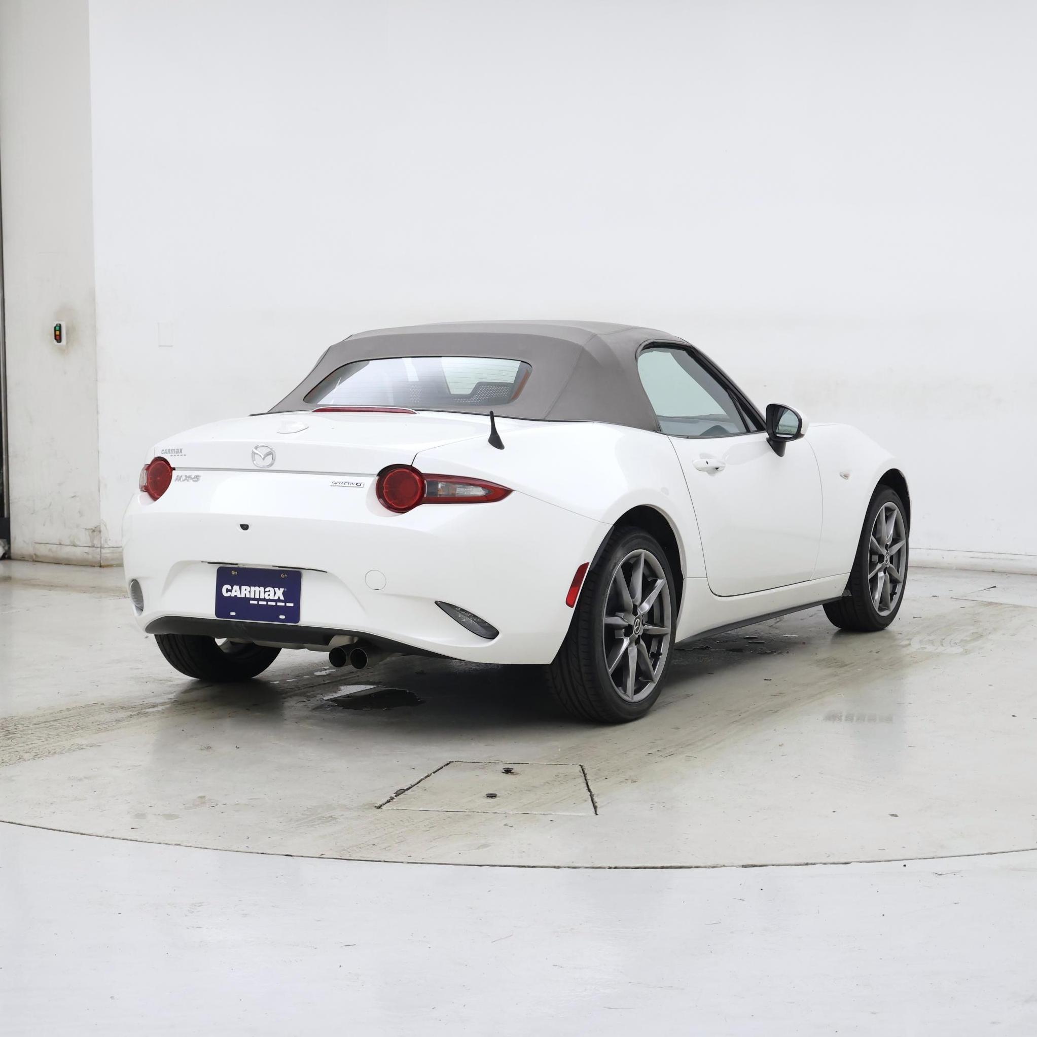 Thumbnail: 2021 Mazda MX-5 Miata - 8