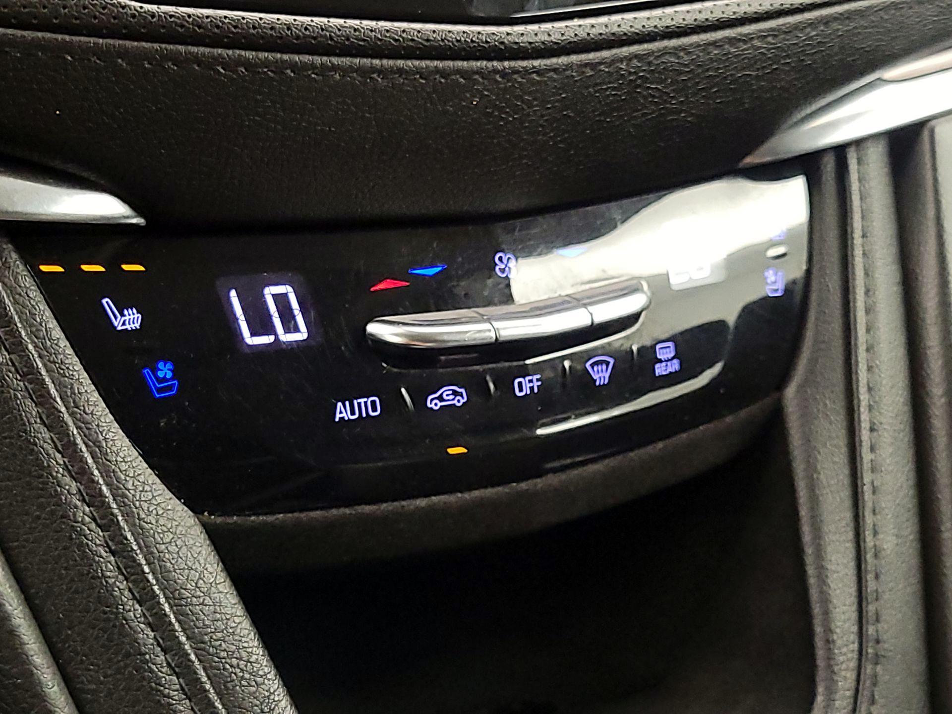 Thumbnail: 2018 Cadillac XT5 - 17