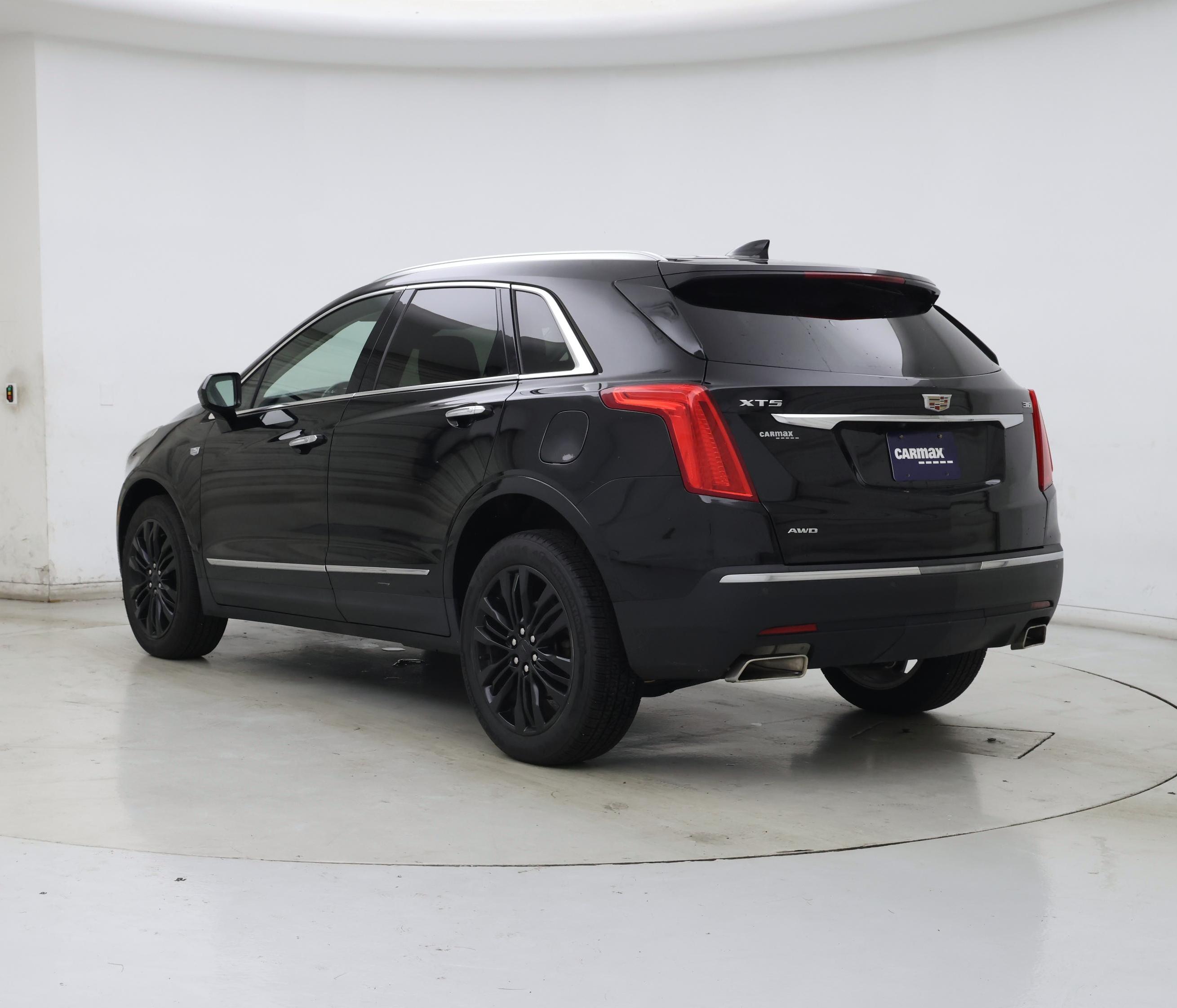Thumbnail: 2018 Cadillac XT5 - 2