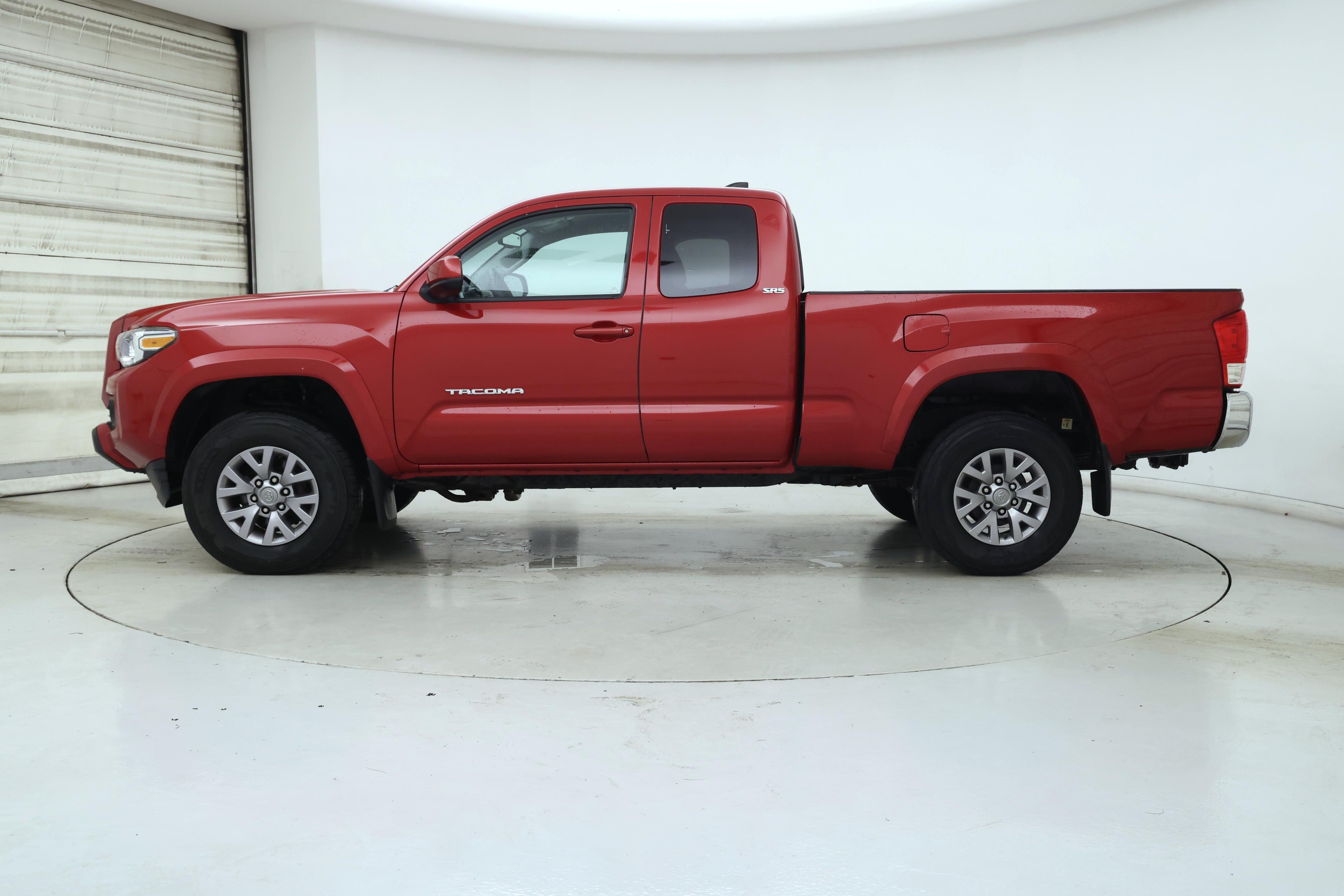Thumbnail: 2017 Toyota Tacoma - 3