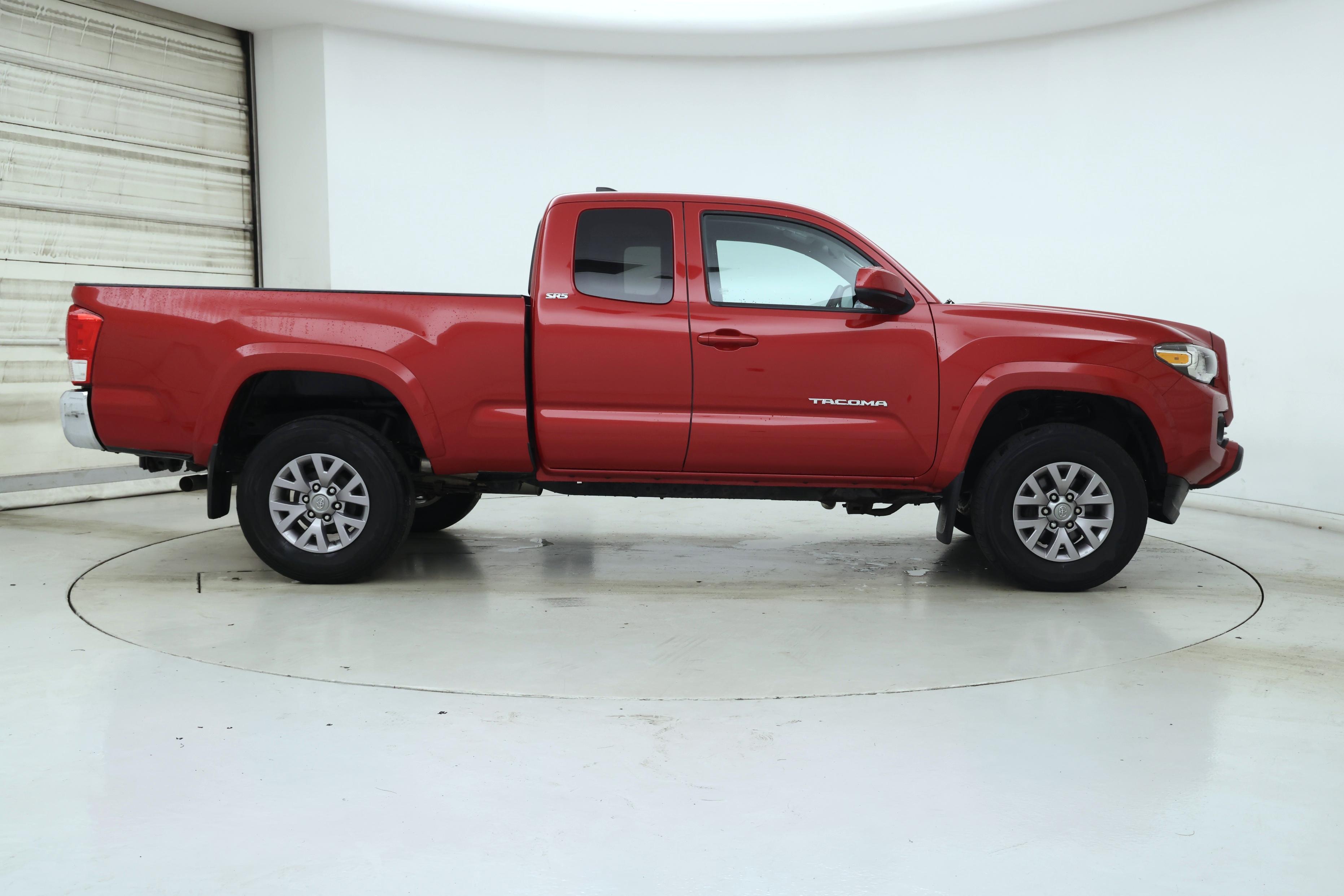 Thumbnail: 2017 Toyota Tacoma - 7