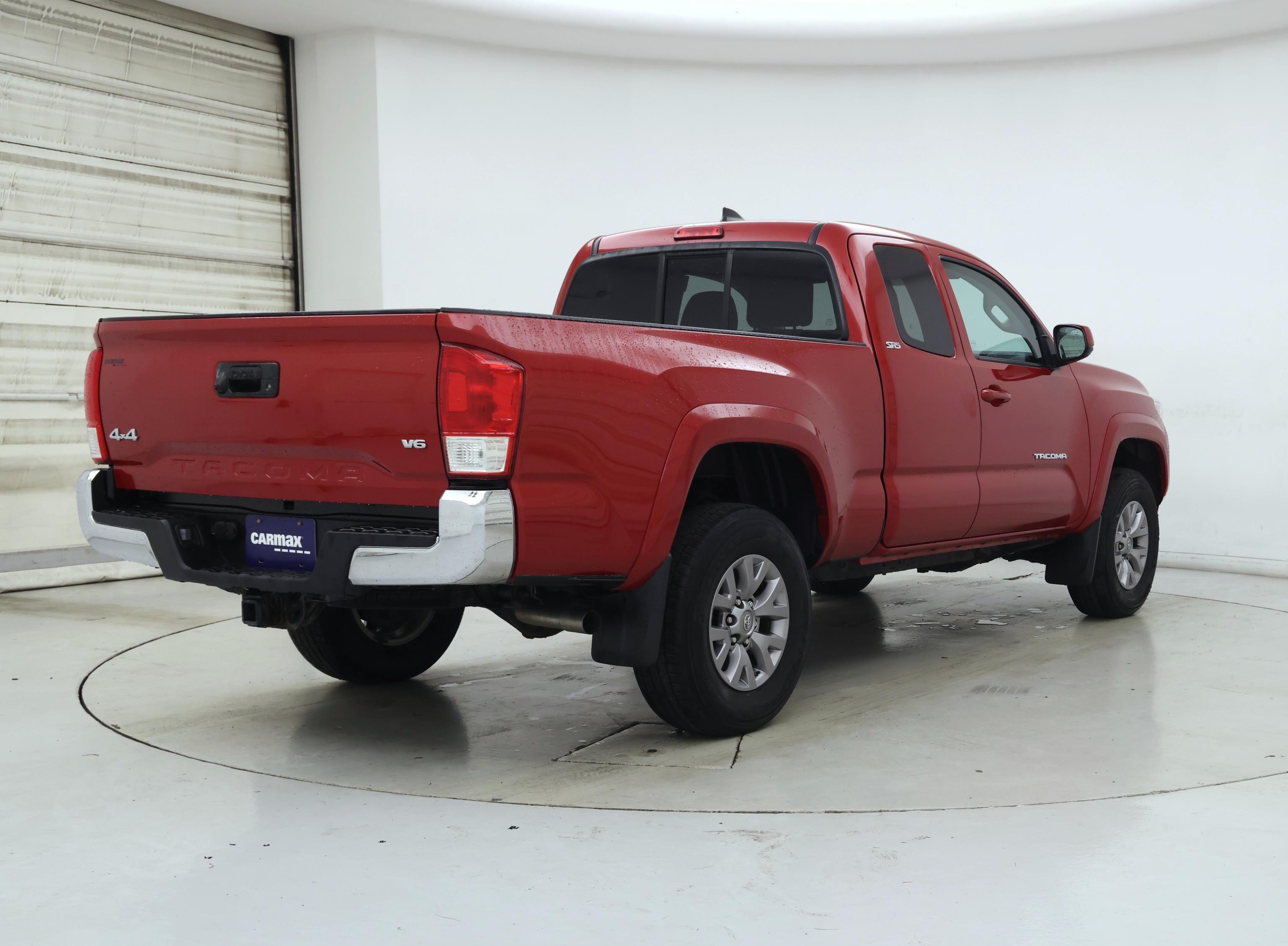 Thumbnail: 2017 Toyota Tacoma - 8