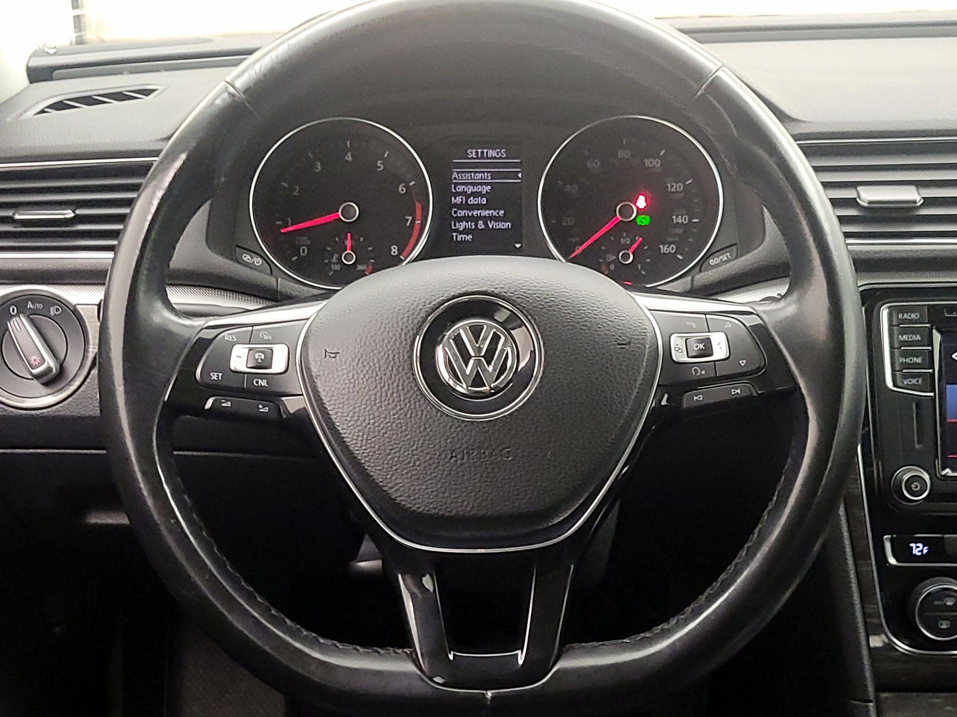 Thumbnail: 2018 Volkswagen Passat - 10