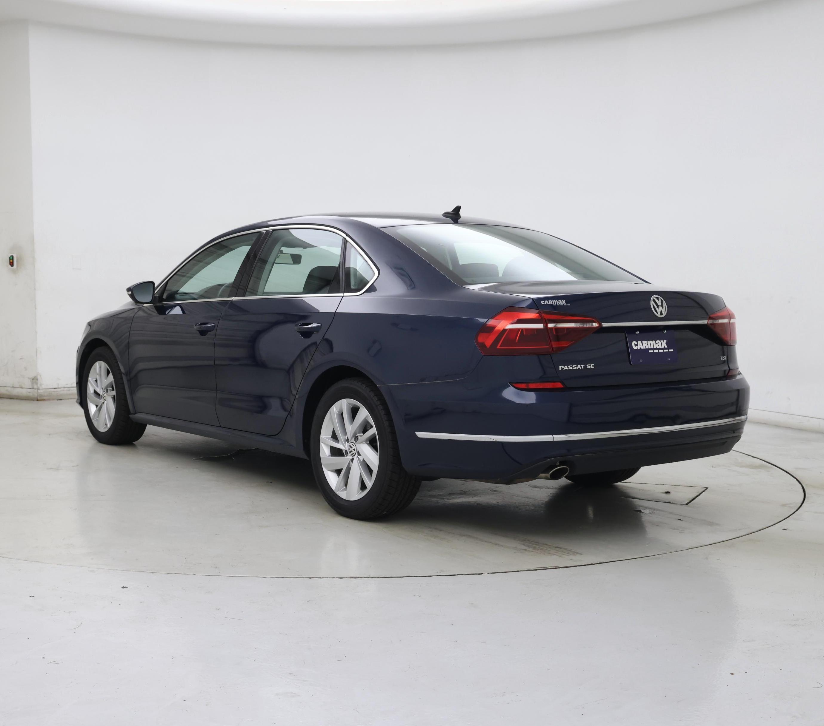 Thumbnail: 2018 Volkswagen Passat - 2