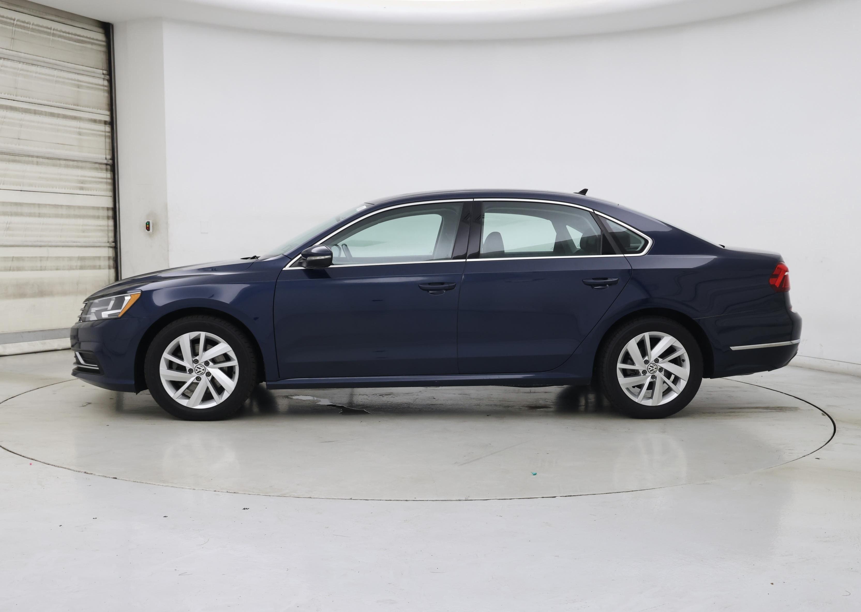 Thumbnail: 2018 Volkswagen Passat - 3