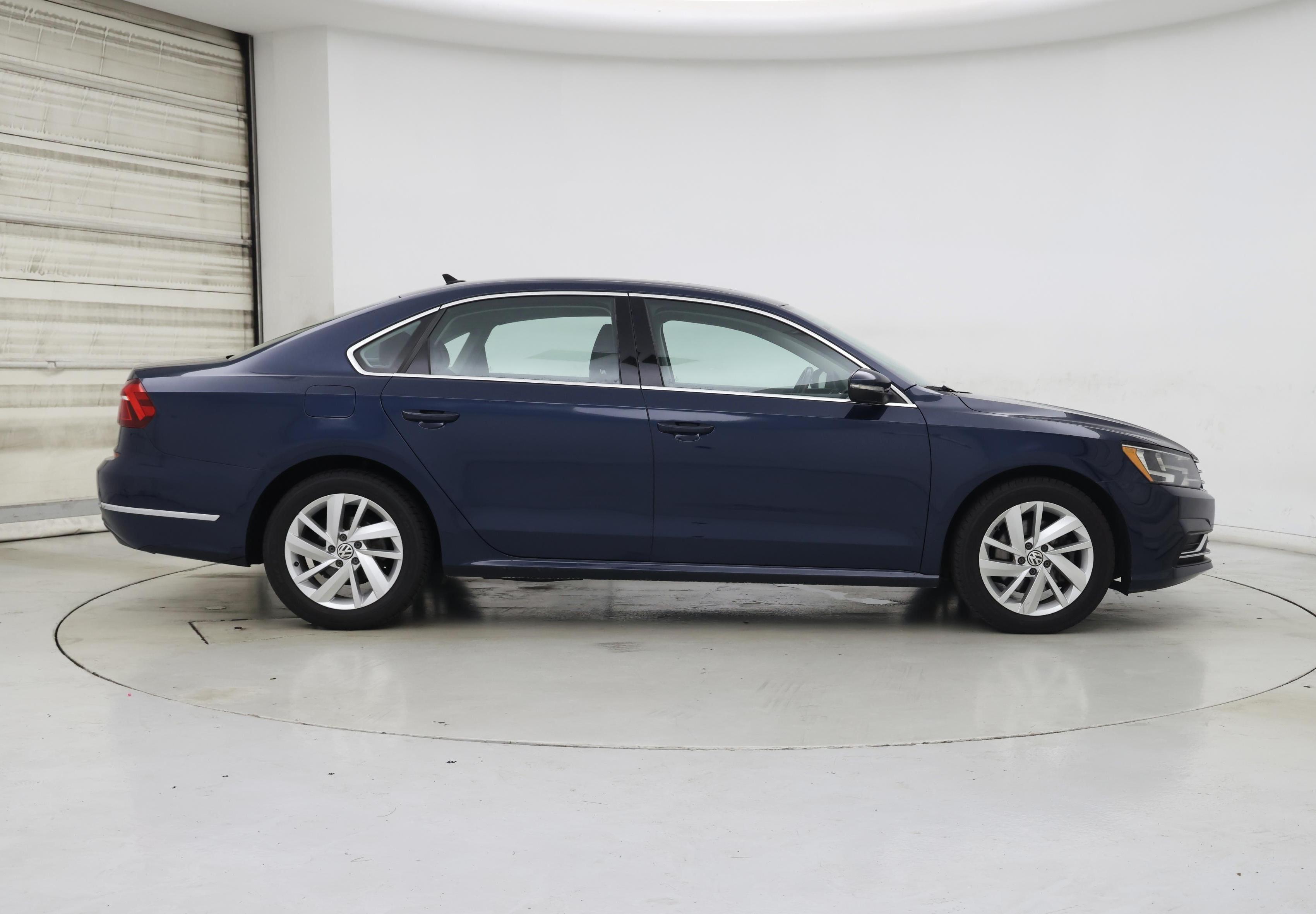 Thumbnail: 2018 Volkswagen Passat - 7