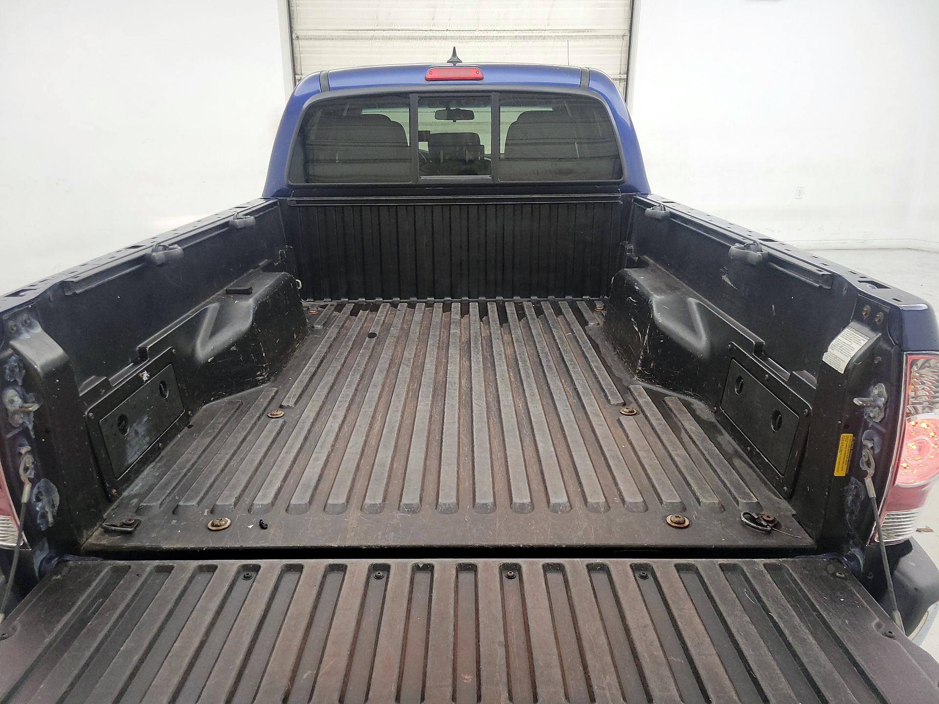 Thumbnail: 2015 Toyota Tacoma - 20