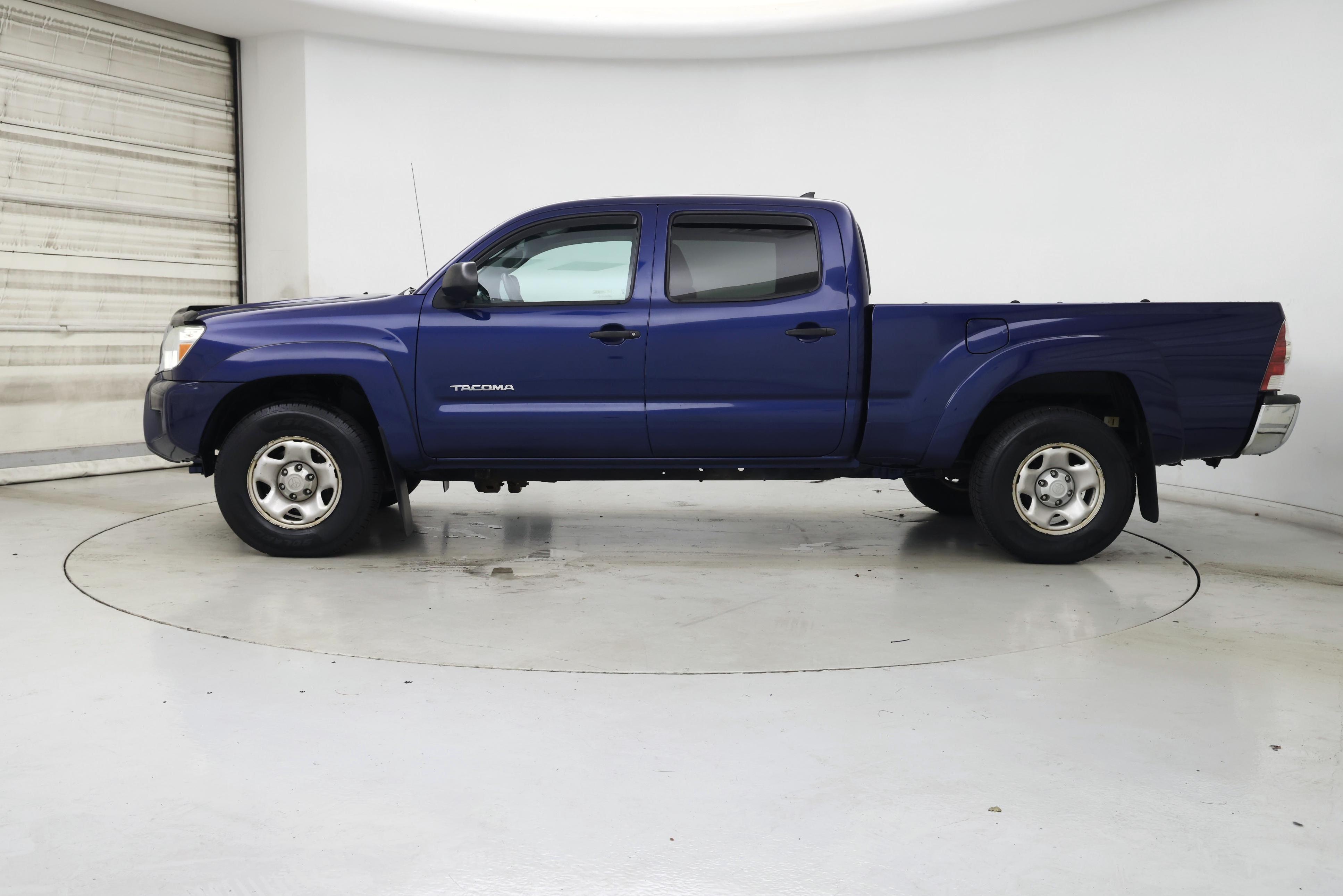 Thumbnail: 2015 Toyota Tacoma - 3