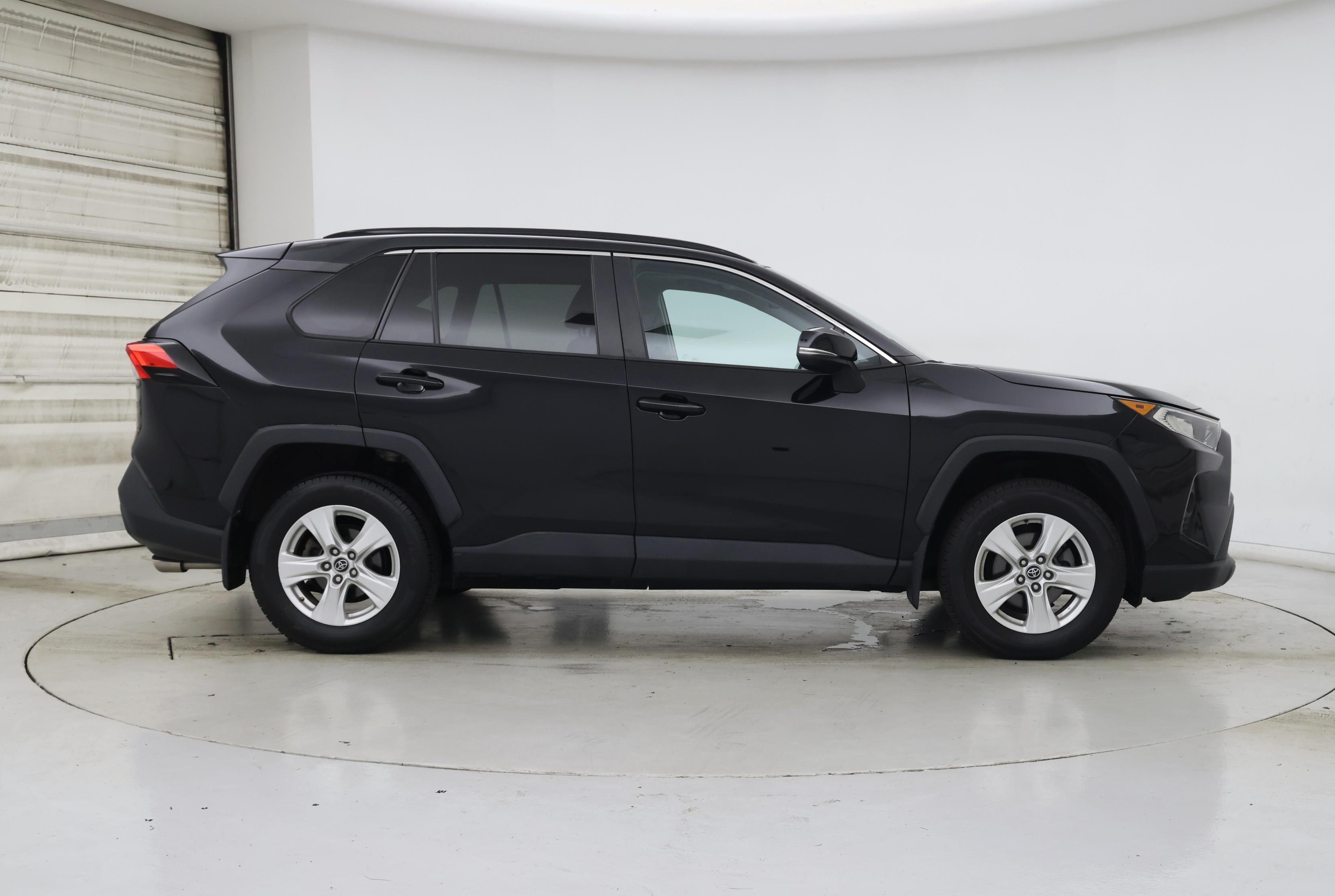 Thumbnail: 2020 Toyota RAV4 - 7