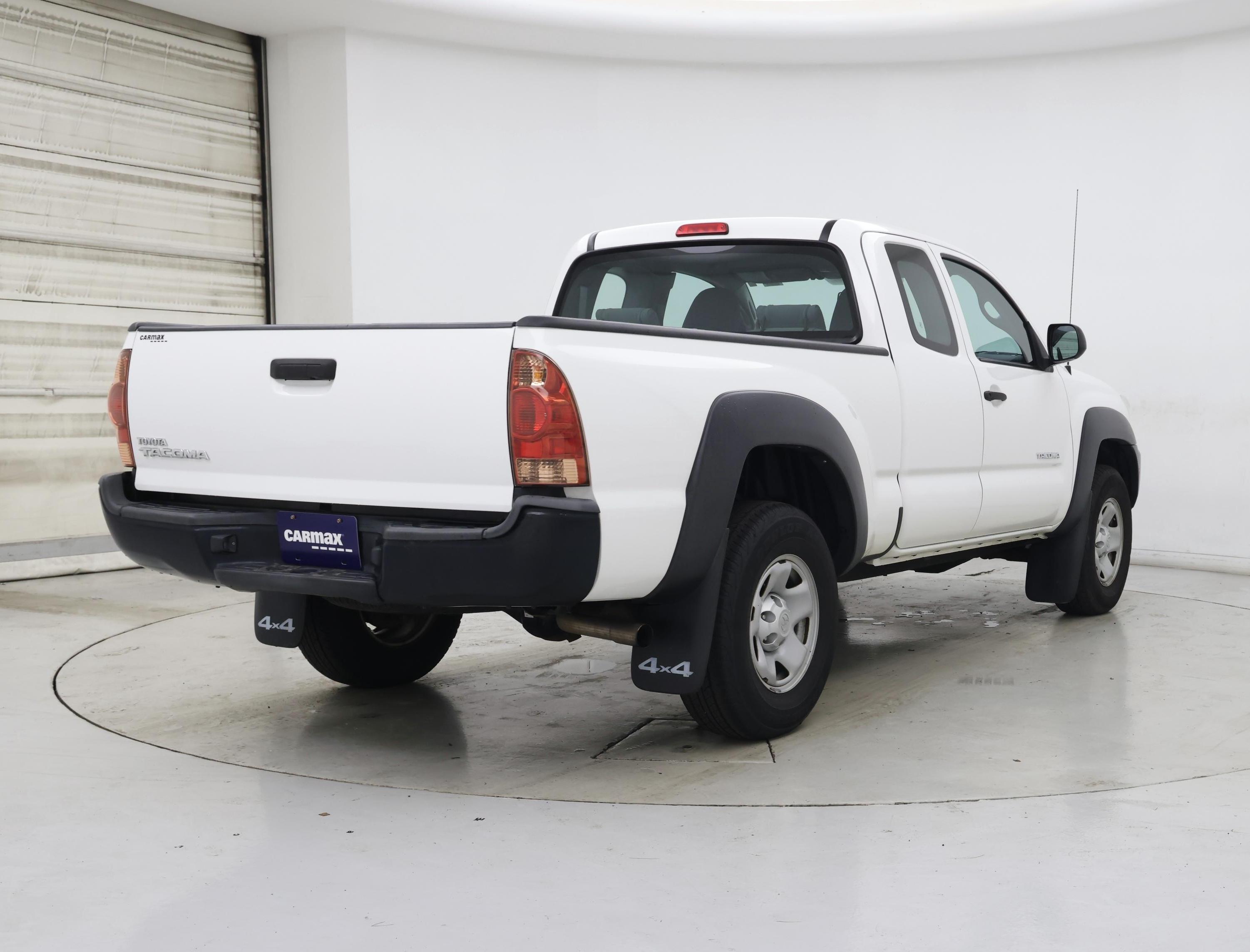 Thumbnail: 2015 Toyota Tacoma - 8