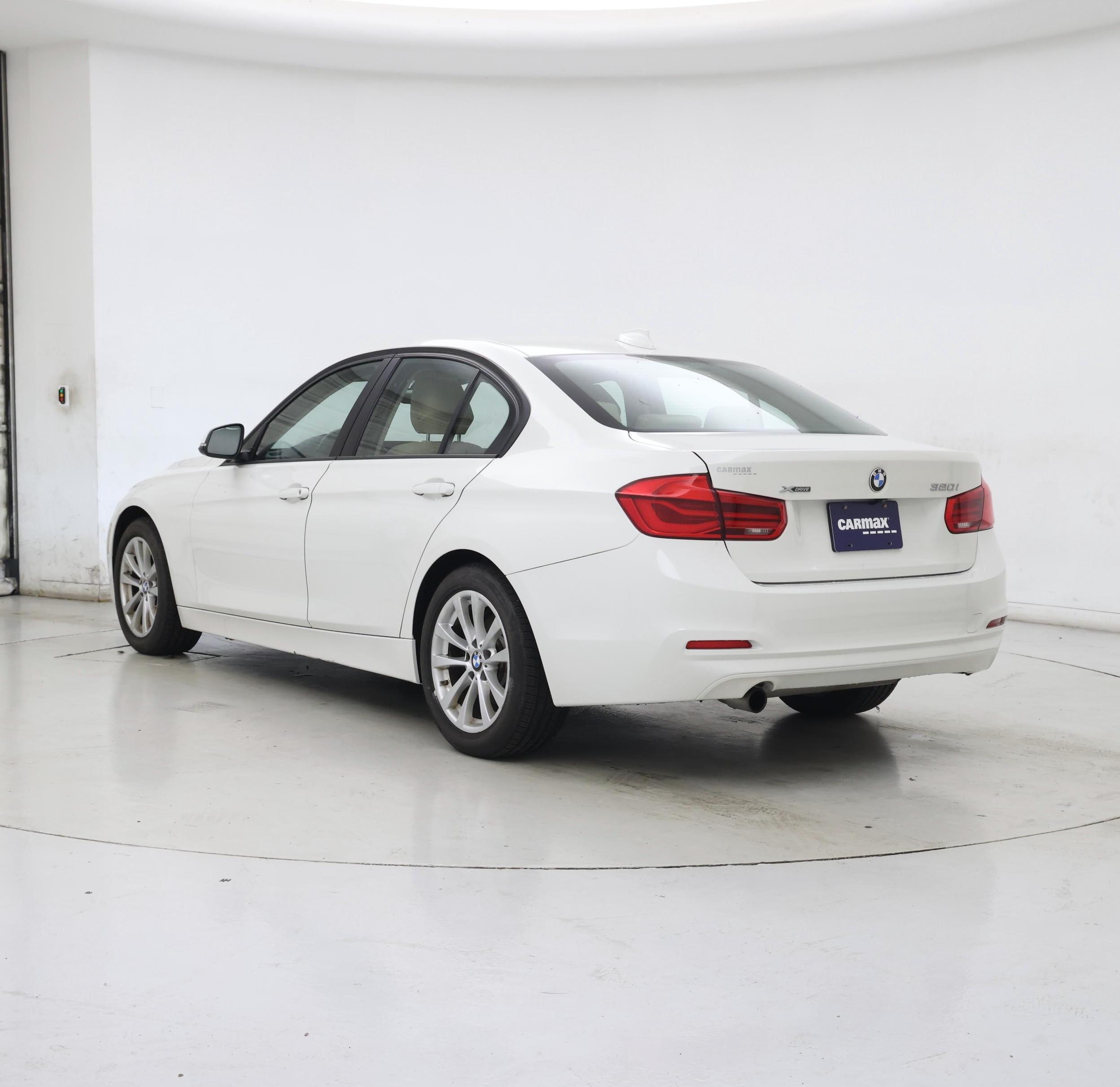 Thumbnail: 2018 BMW 3 Series - 2