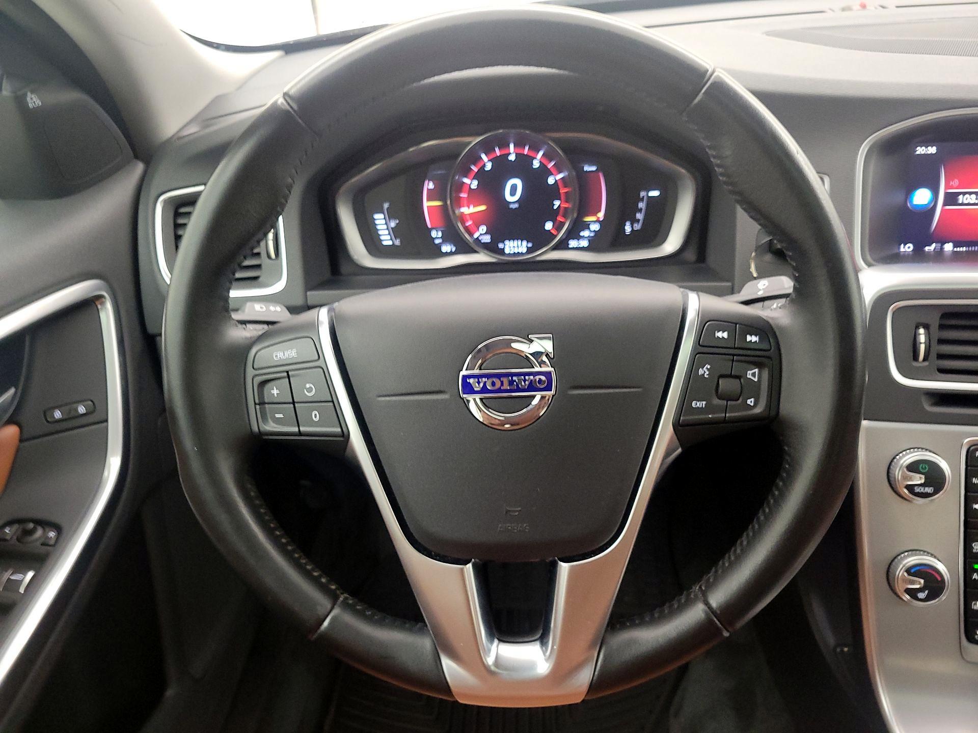 Thumbnail: 2017 Volvo S60 - 10