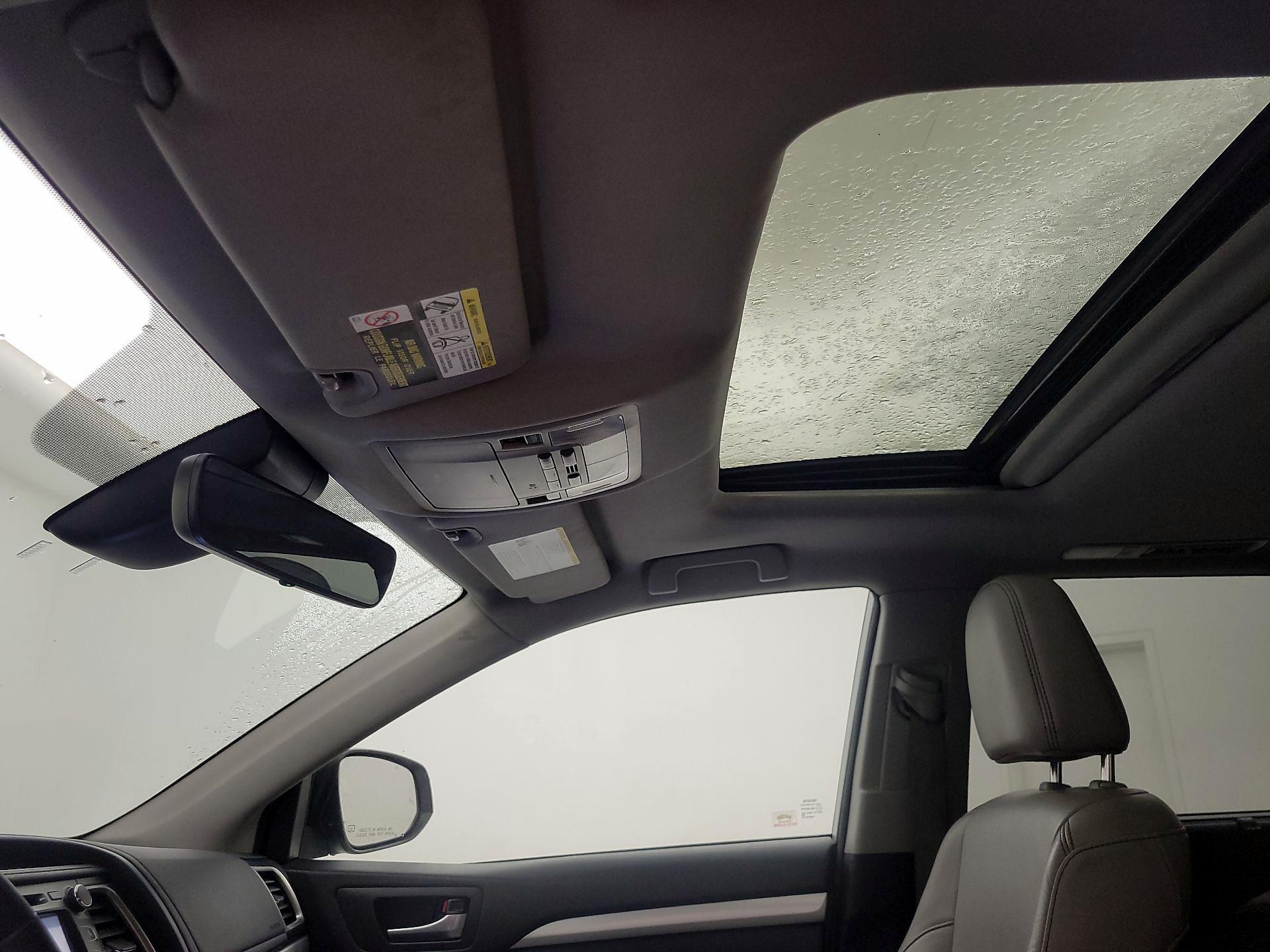 Thumbnail: 2018 Toyota Highlander - 20