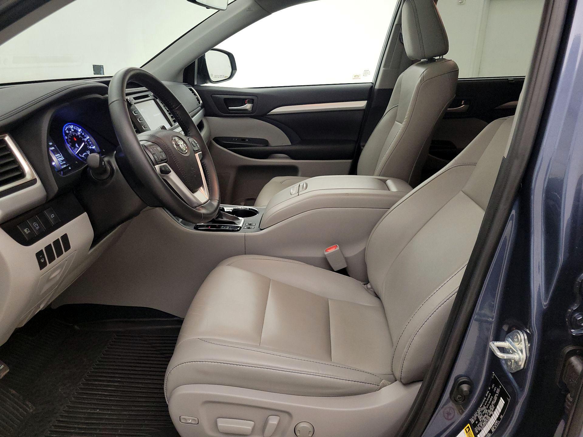Thumbnail: 2019 Toyota Highlander - 9