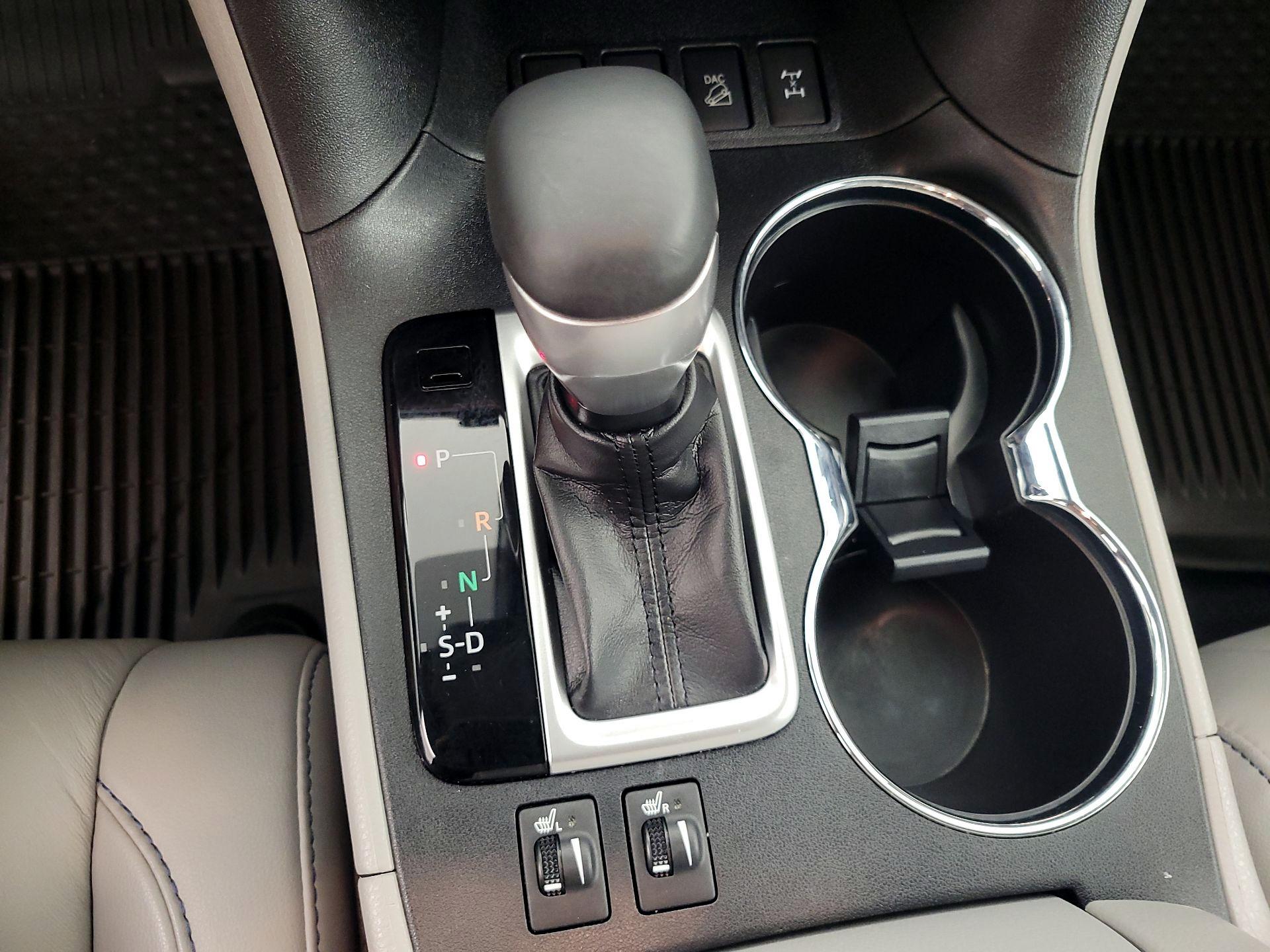 Thumbnail: 2019 Toyota Highlander - 15